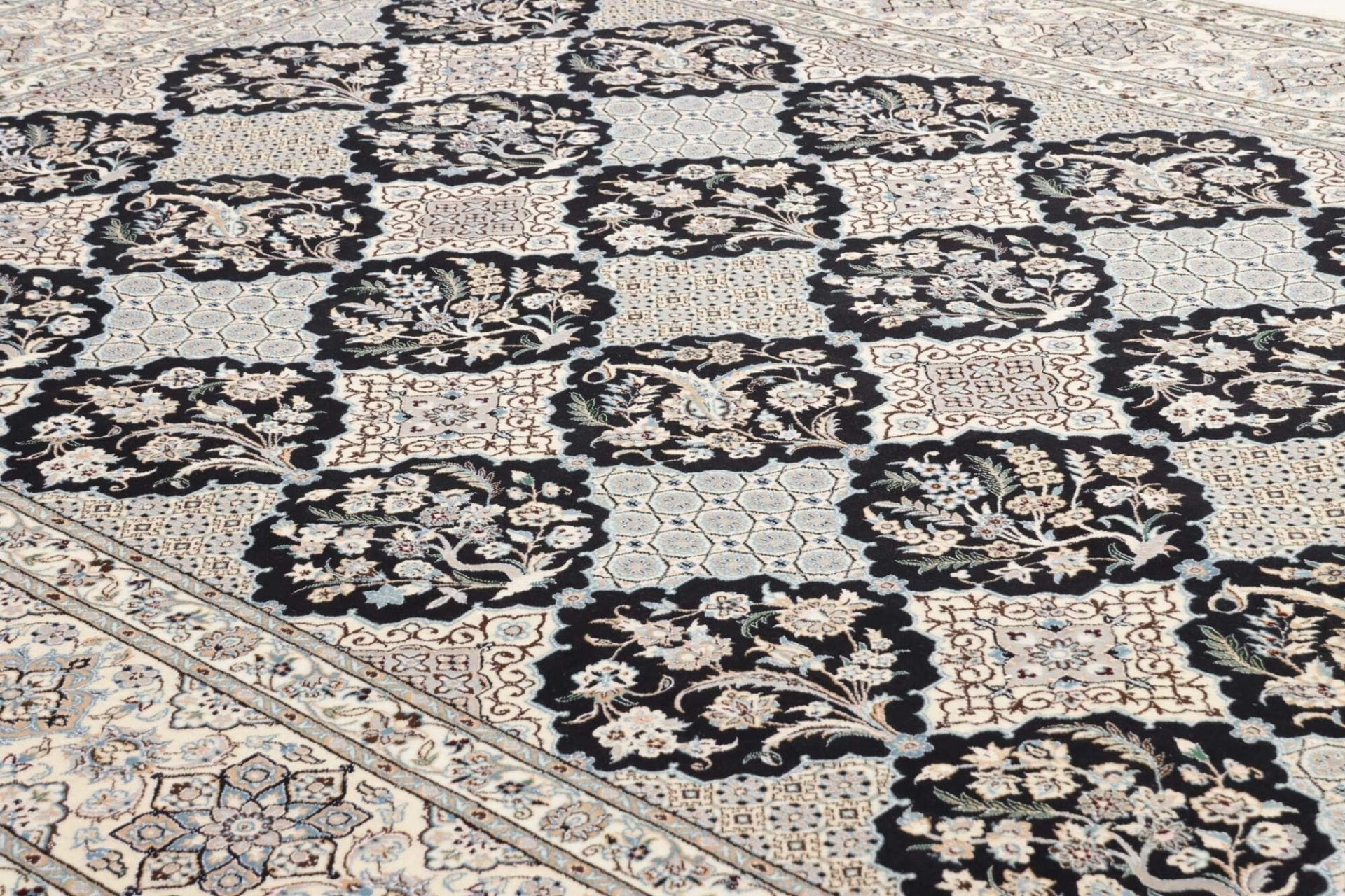 Nain Perserteppich 209 × 300 cm aus Wolle, handgeknüpft