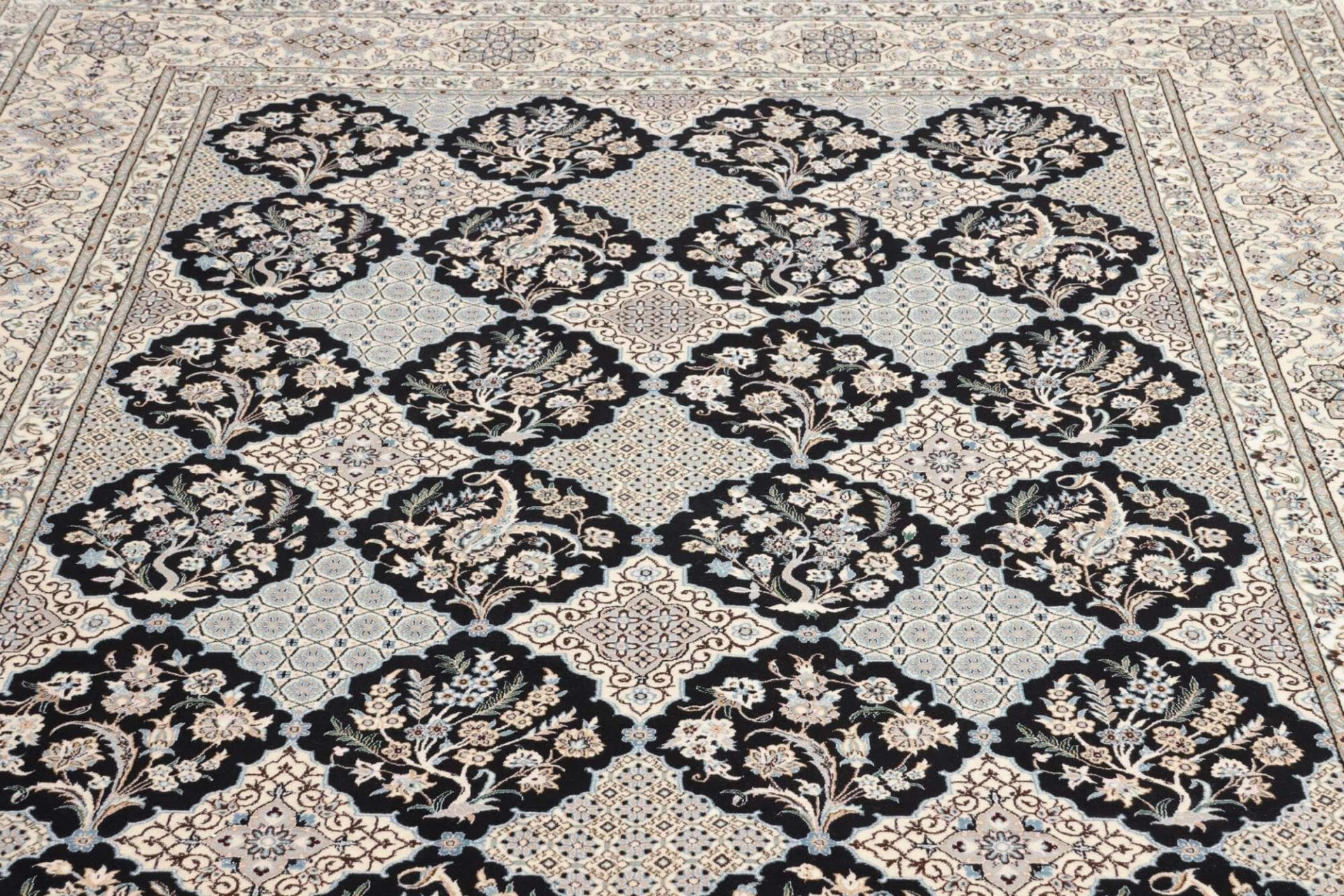 Nain Perserteppich 209 × 300 cm aus Wolle, handgeknüpft