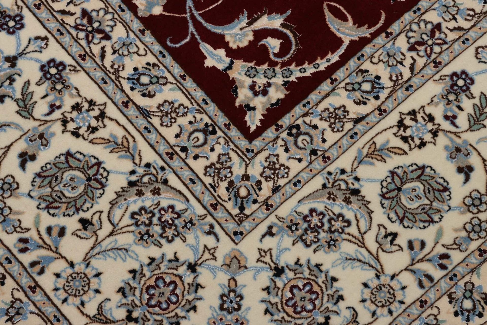 Nain Perserteppich aus Iran, 213 × 302 cm