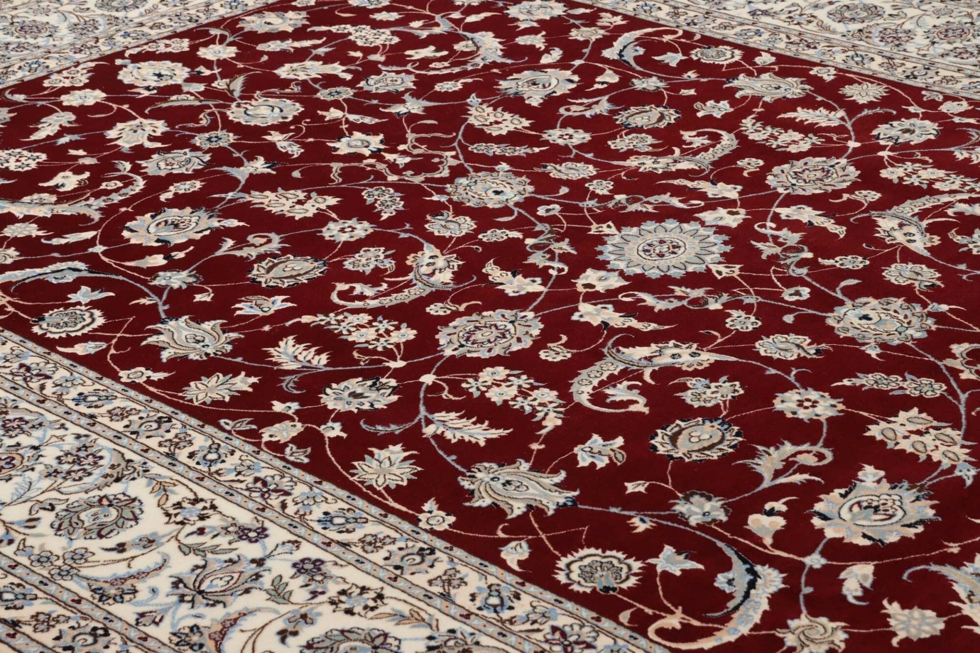 Nain Perserteppich aus Iran, 213 × 302 cm