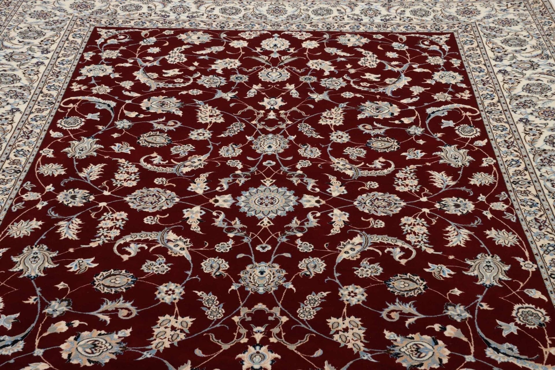 Nain Perserteppich aus Iran, 213 × 302 cm