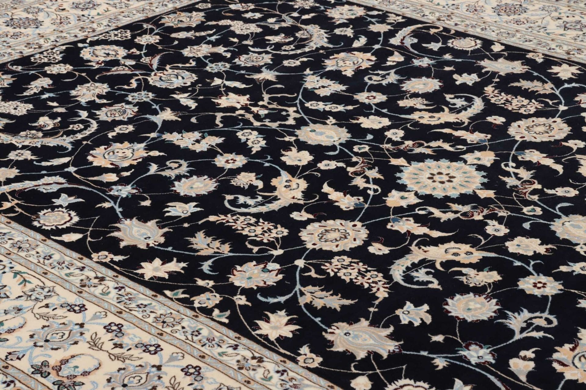 Handgeknüpfter Nain Perserteppich 208 × 307 cm