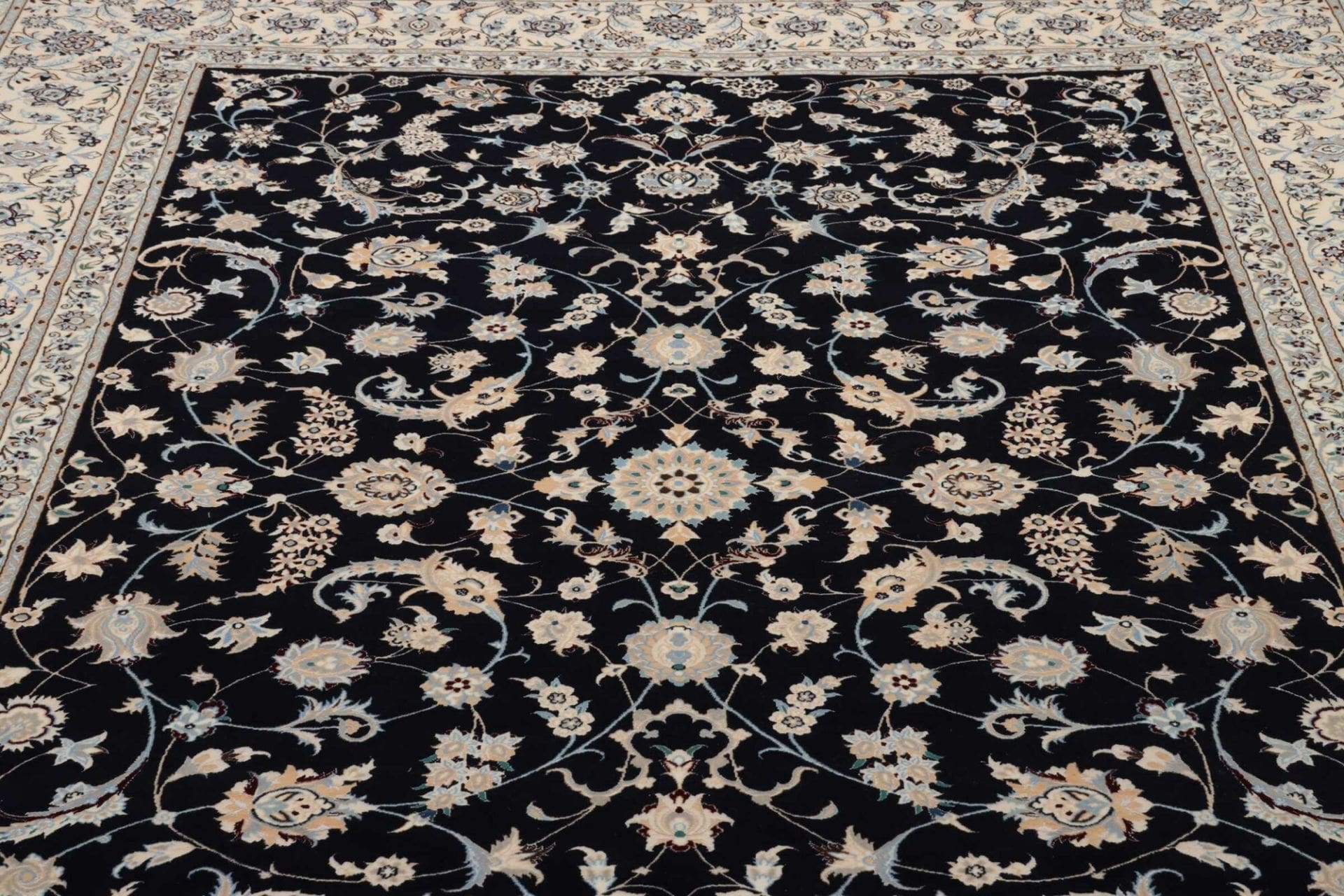 Handgeknüpfter Nain Perserteppich 208 × 307 cm