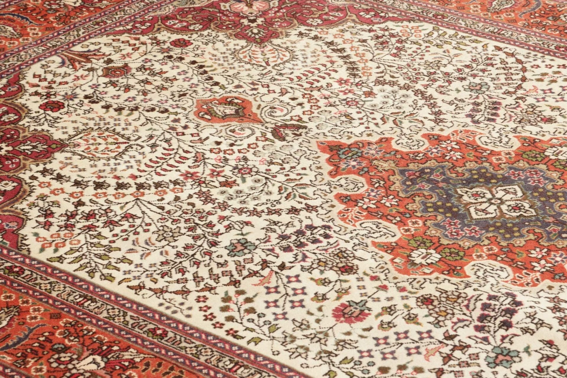 Täbriz Perserteppich 206 × 292 cm aus Wolle, handgeknüpft