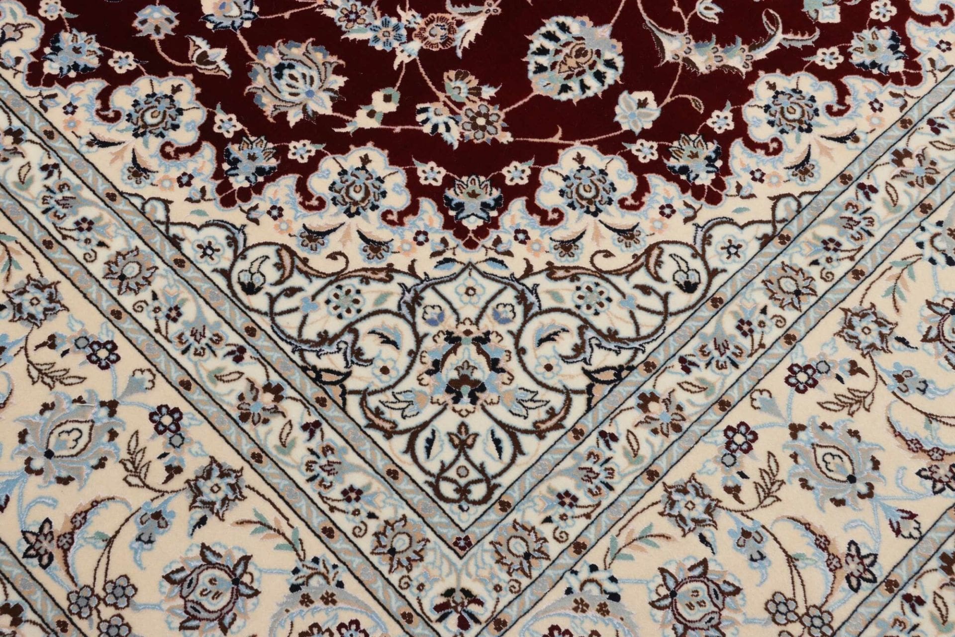 Handgeknüpfter Nain Perserteppich 211 × 312 cm