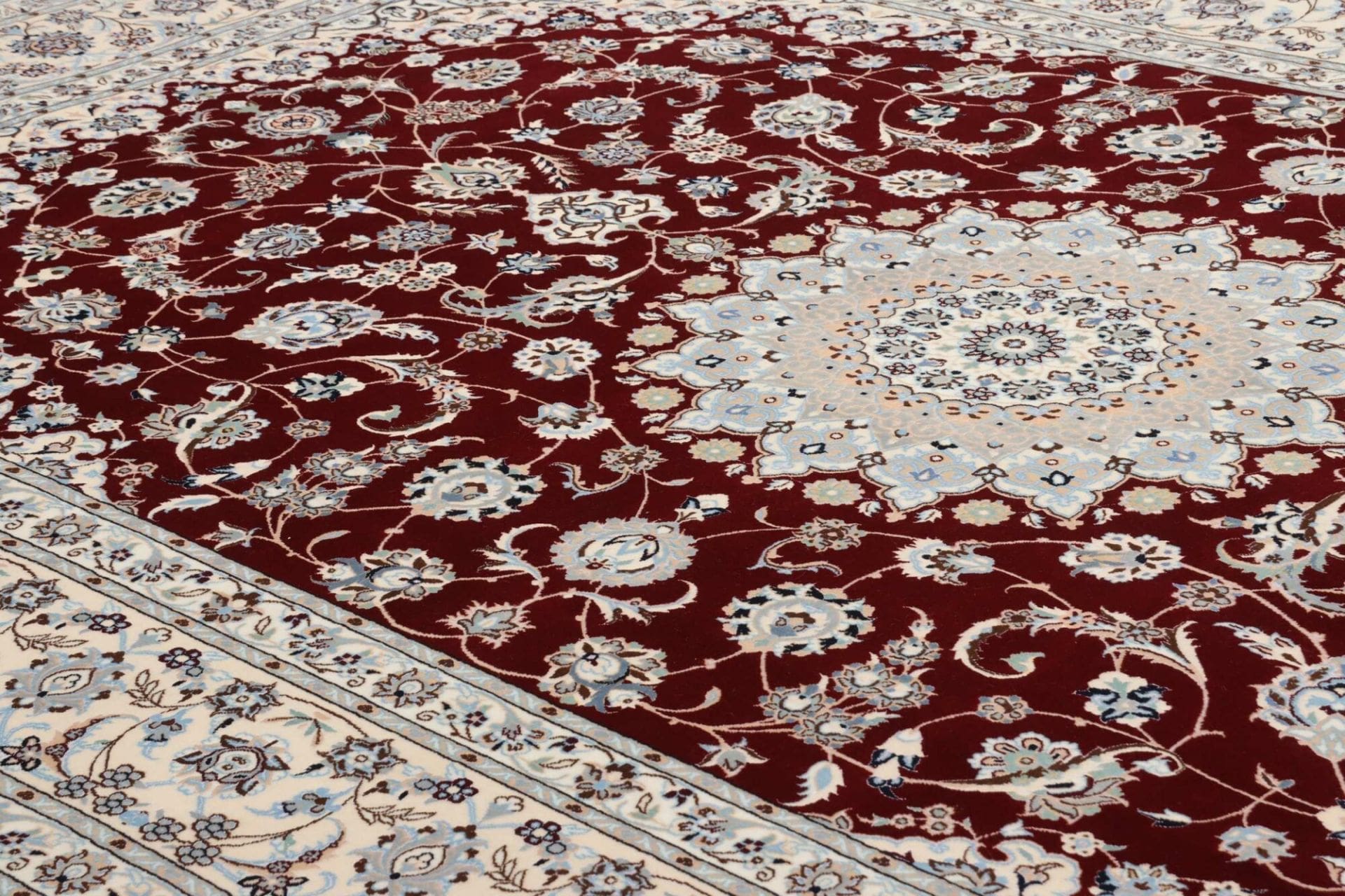 Handgeknüpfter Nain Perserteppich 211 × 312 cm