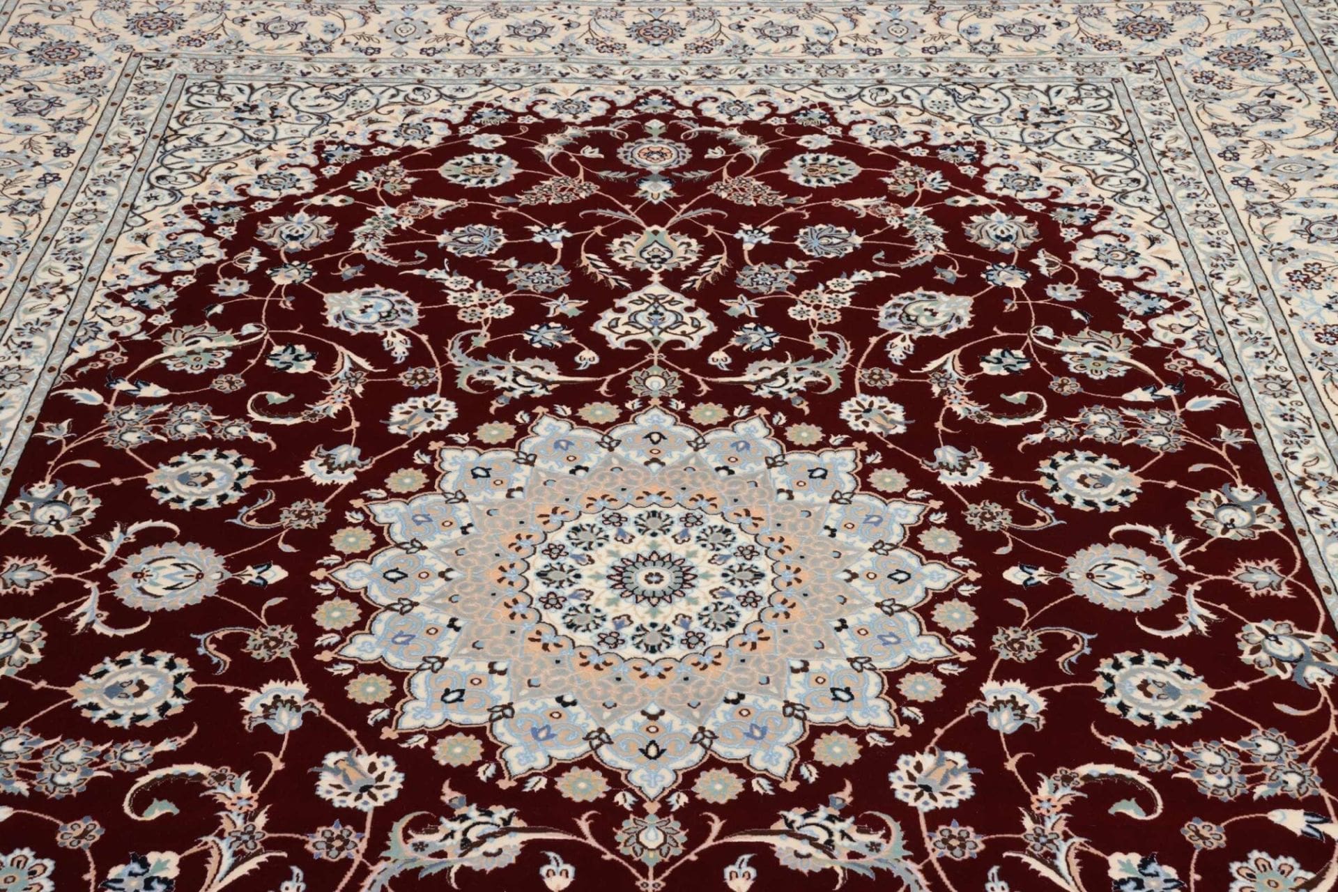 Handgeknüpfter Nain Perserteppich 211 × 312 cm