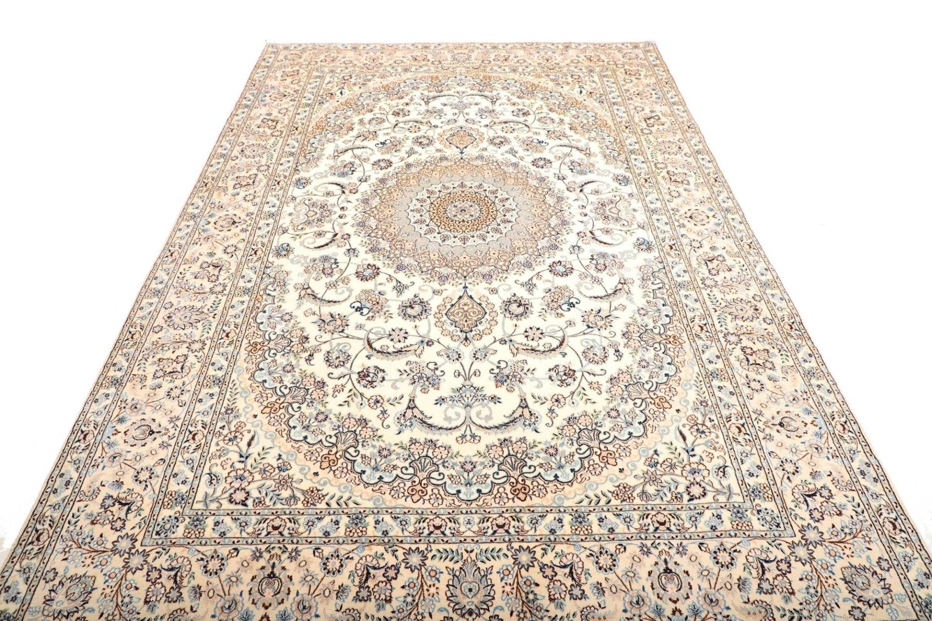 Handgeknüpfter Nain Perserteppich 211 × 317 cm