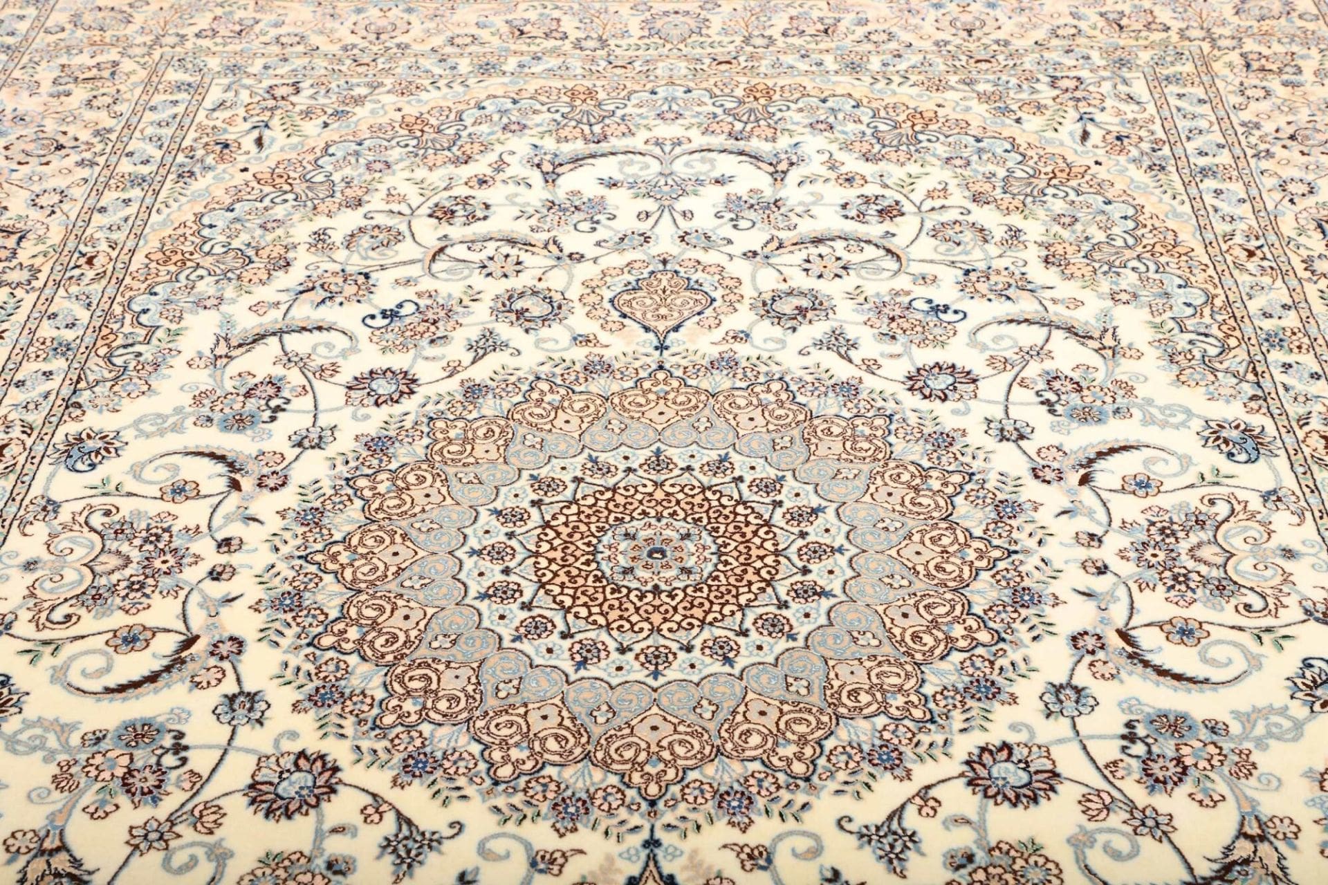 Handgeknüpfter Nain Perserteppich 211 × 317 cm