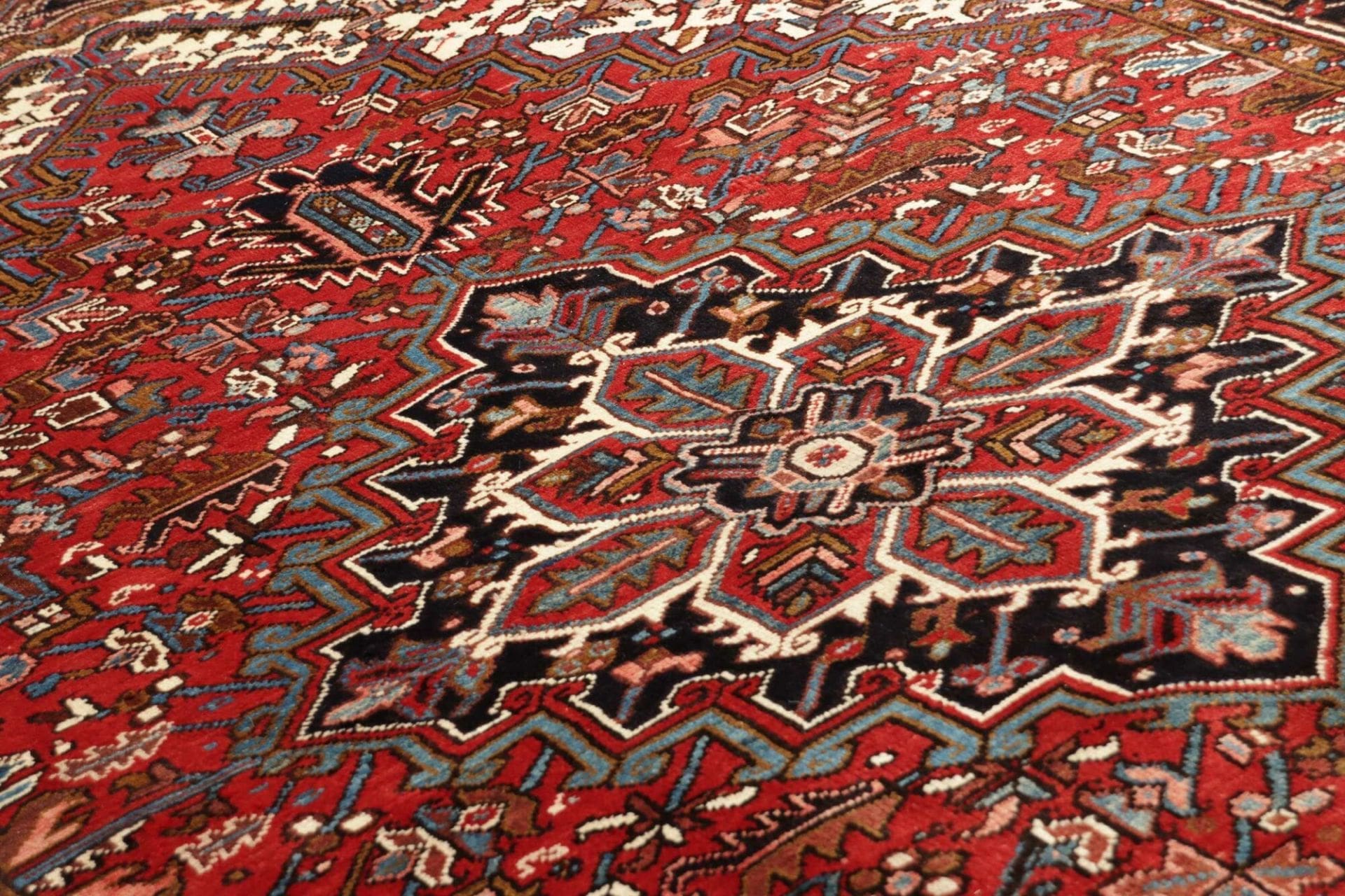 Handgeknüpfter Heriz Perserteppich 213 × 290 cm