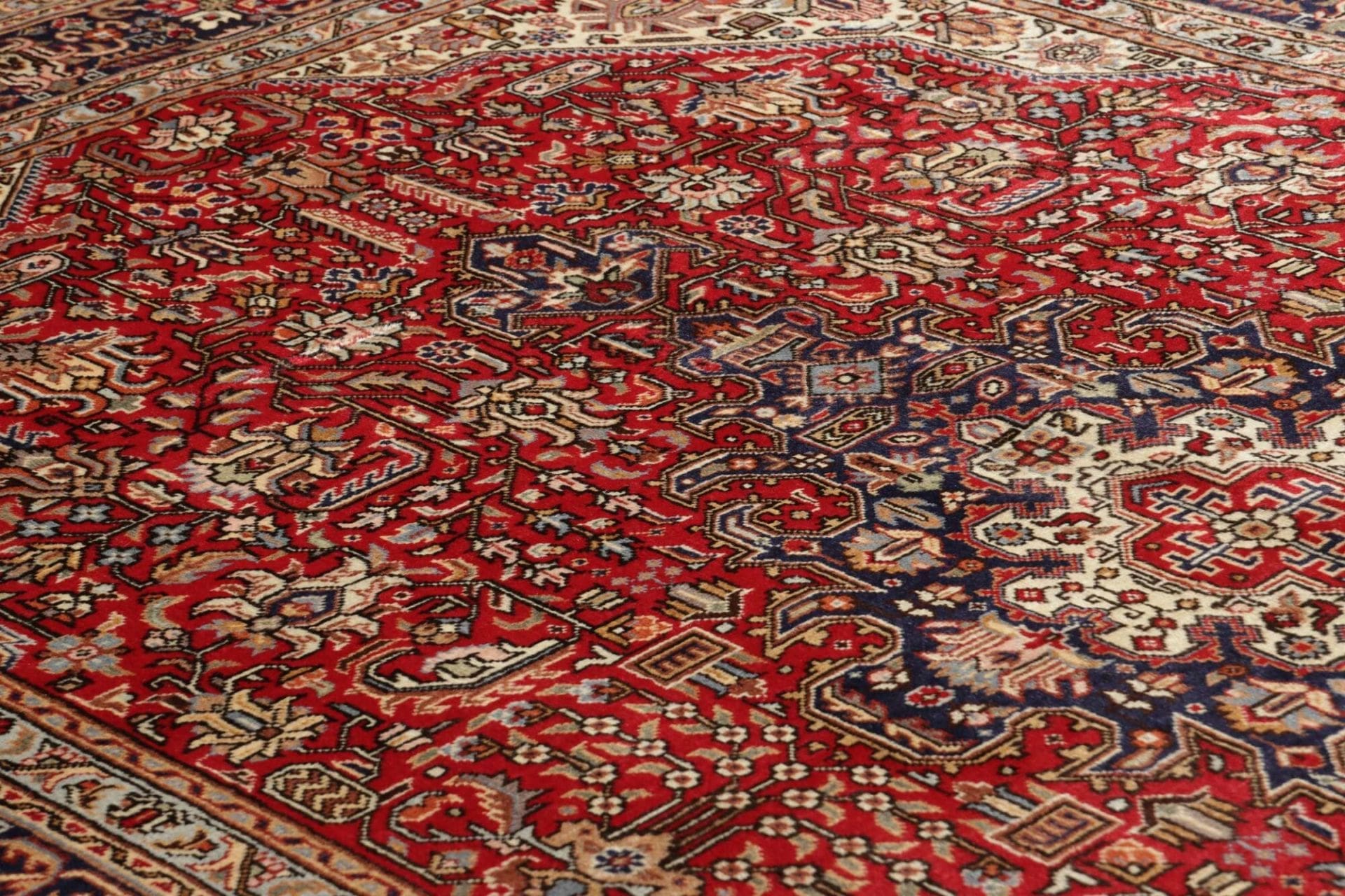 Täbriz Perserteppich 203 × 307 cm aus Wolle, handgeknüpft