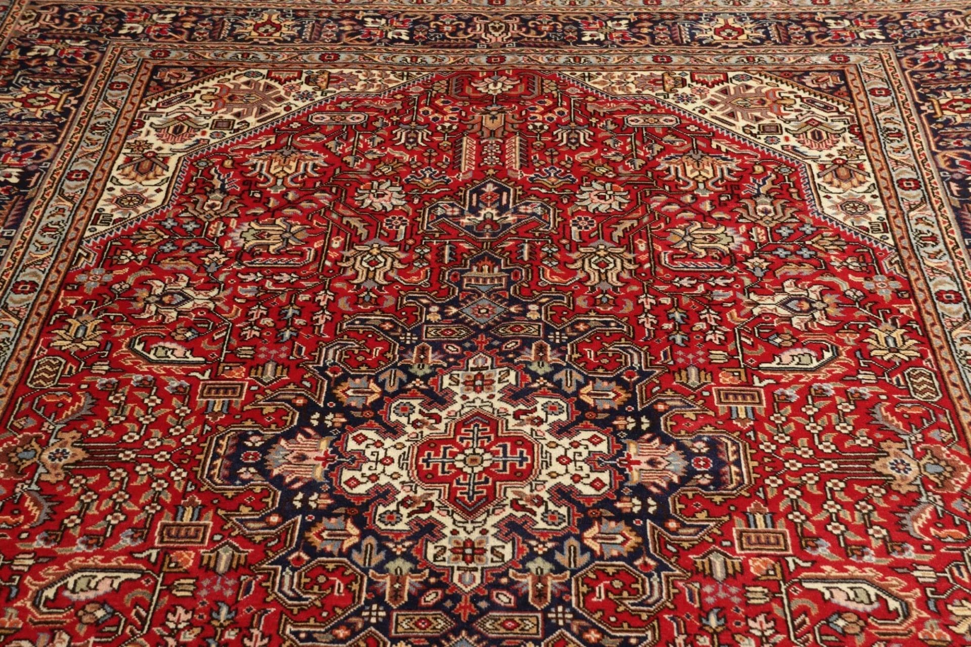 Täbriz Perserteppich 203 × 307 cm aus Wolle, handgeknüpft