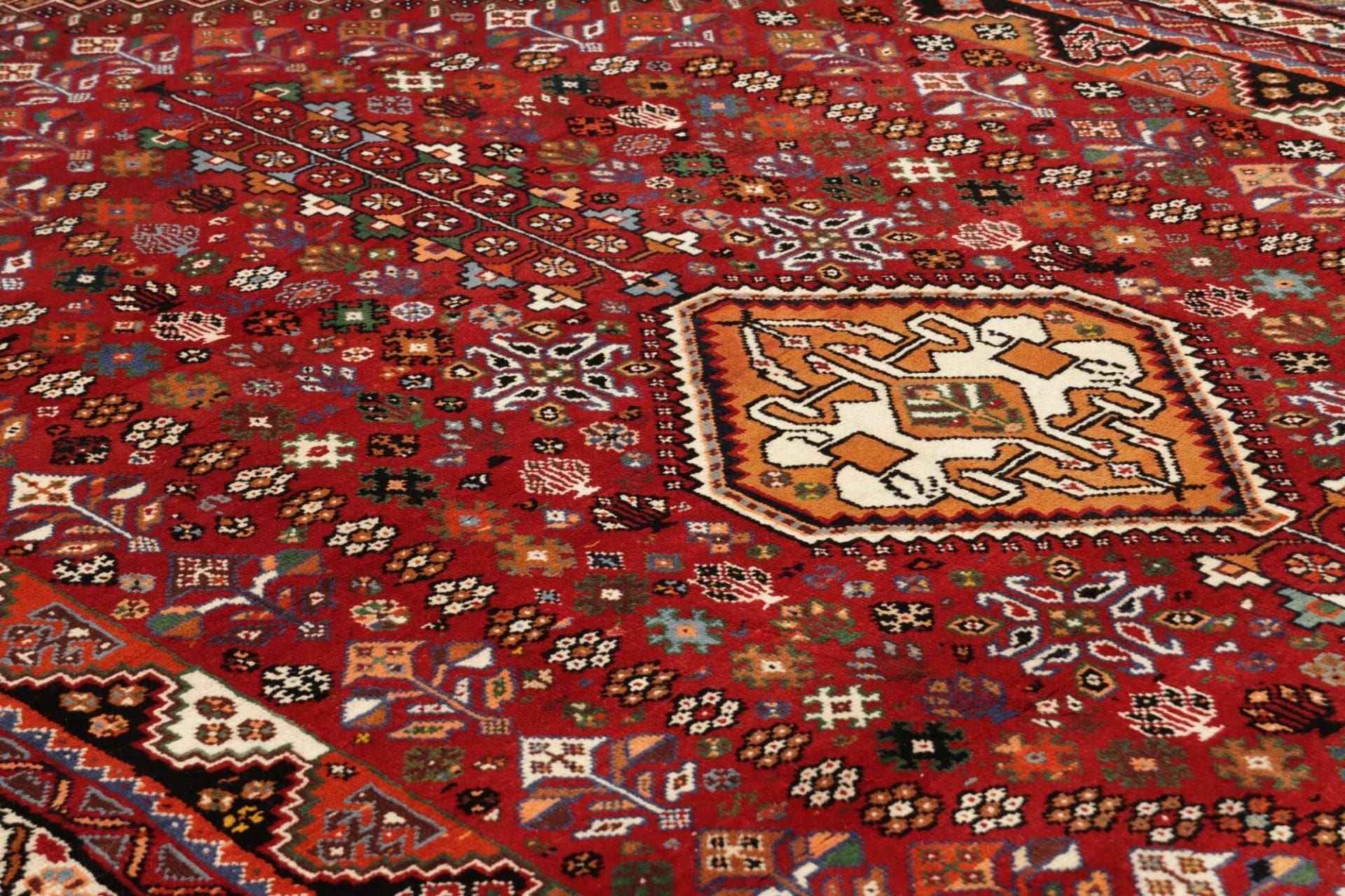 Shiraz Perserteppich aus Iran, 188 × 280 cm