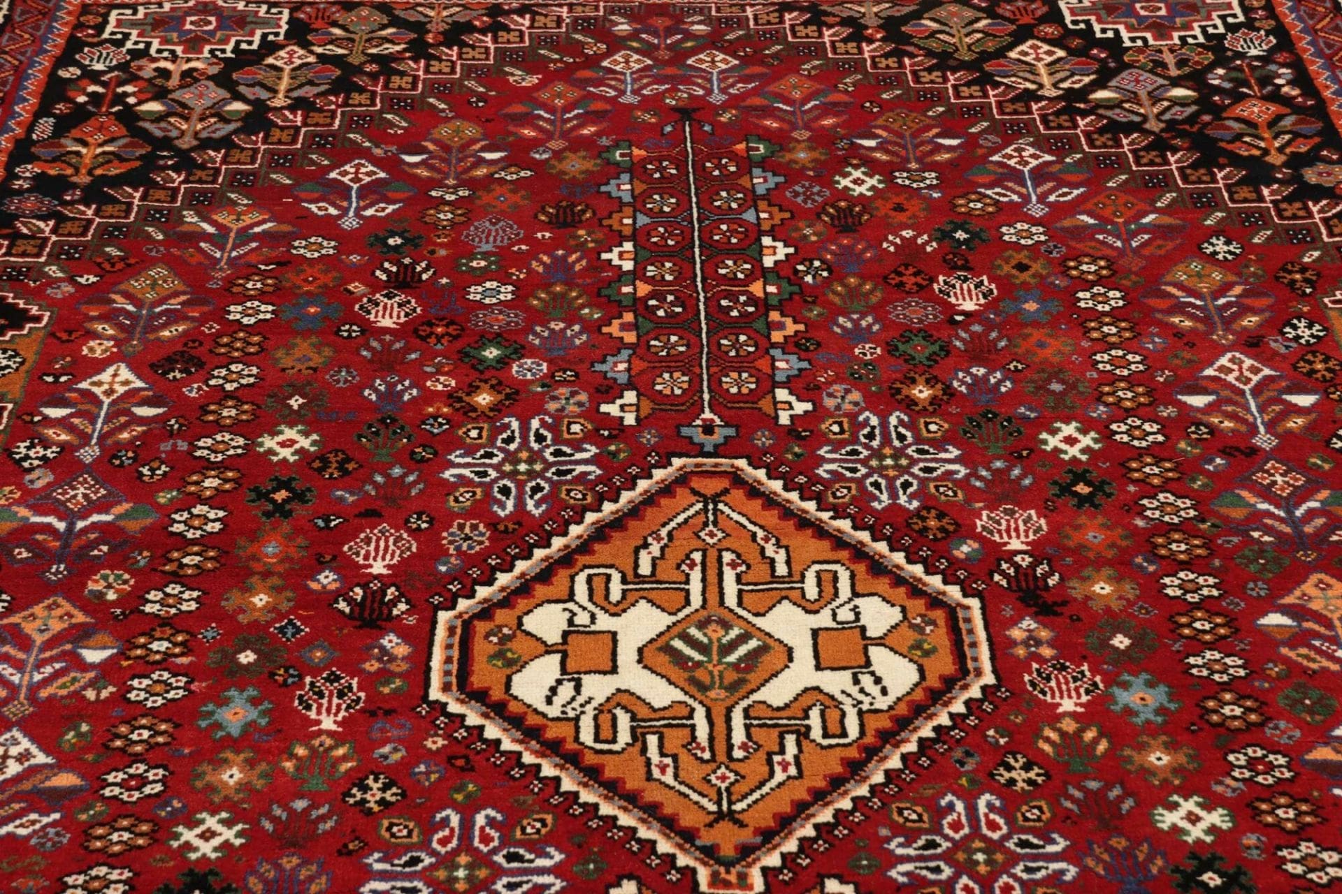 Shiraz Perserteppich aus Iran, 188 × 280 cm