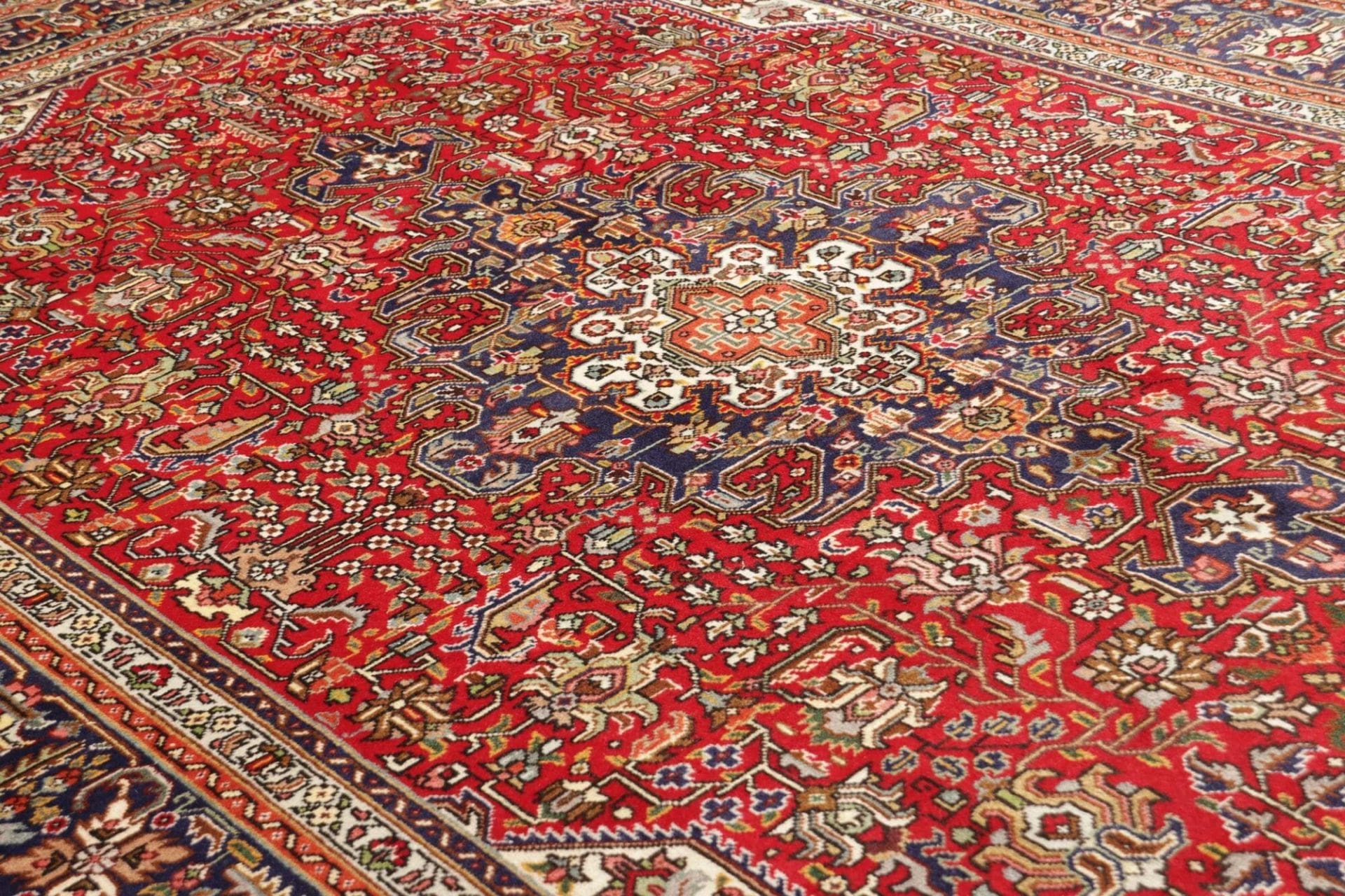 Täbriz Perserteppich 203 × 300 cm aus Wolle, handgeknüpft