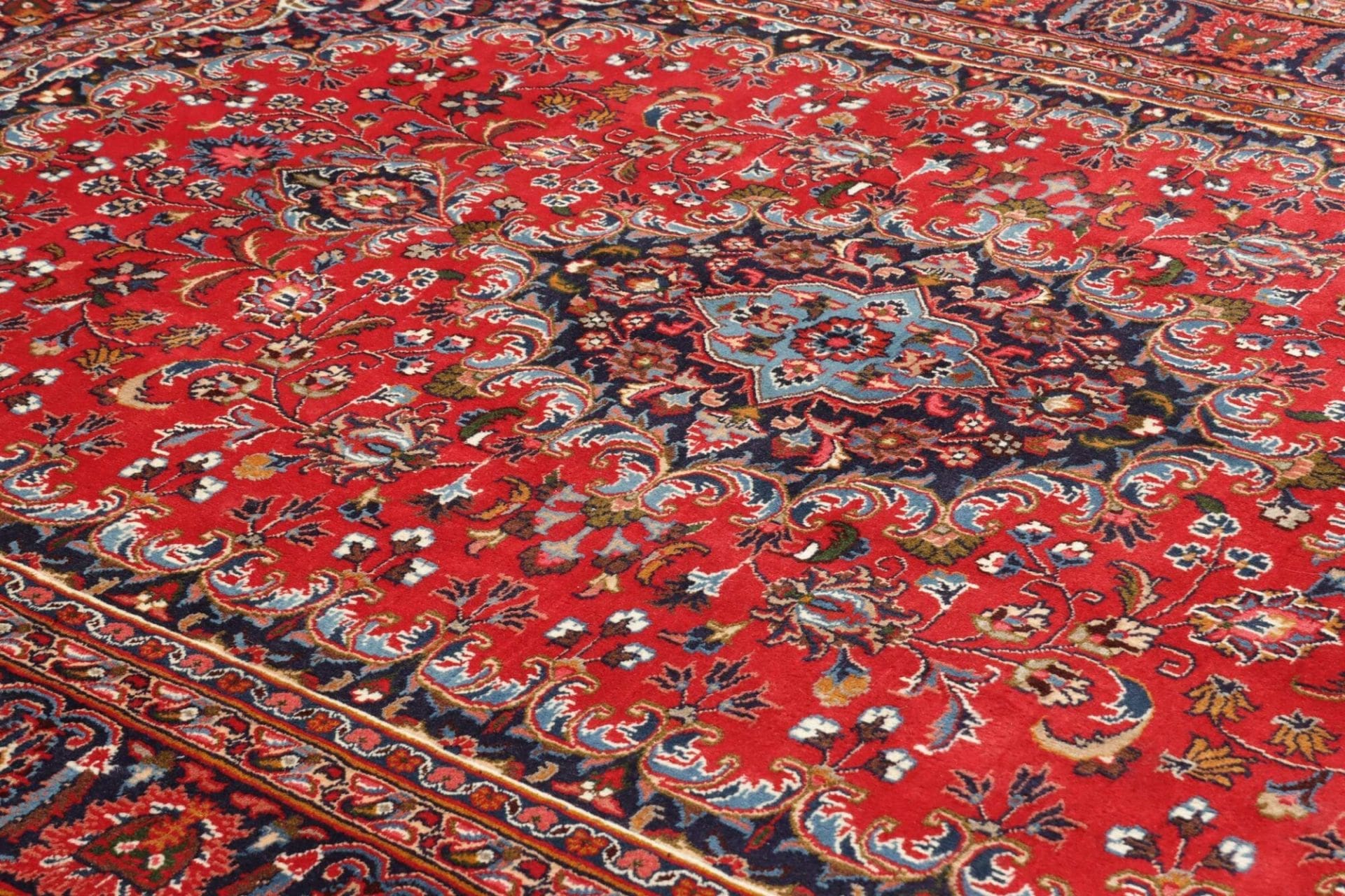Mashhad Perserteppich aus Iran, 207 × 288 cm