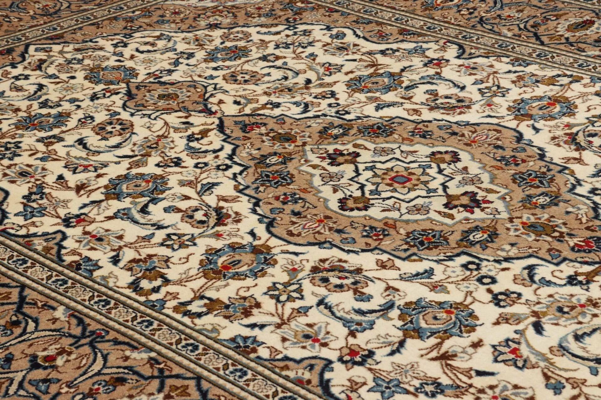 Kashan Perserteppich aus Iran, 203 × 308 cm