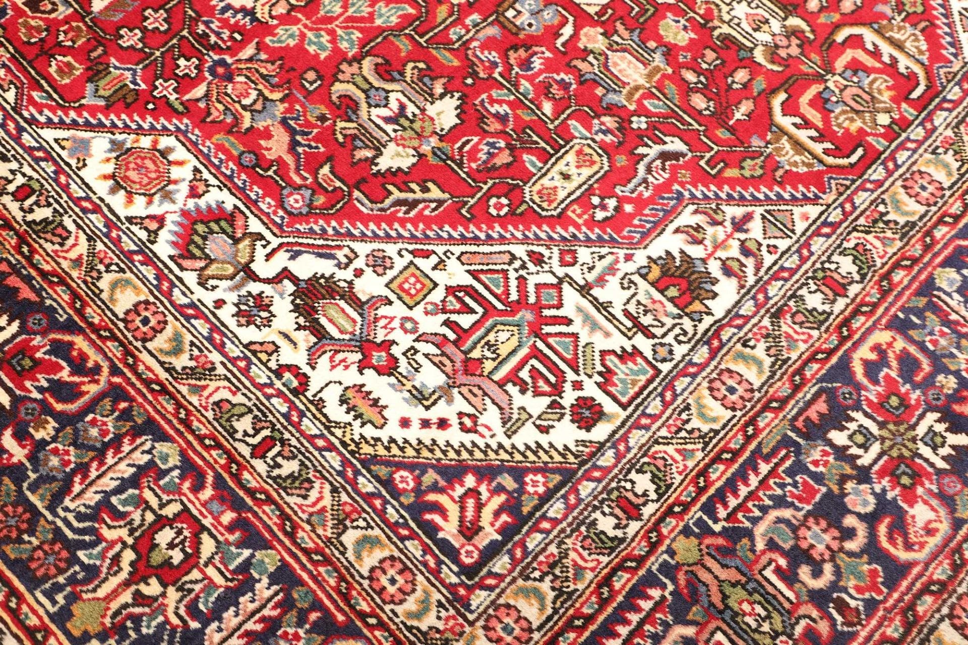 Täbriz Perserteppich aus Iran, 208 × 315 cm
