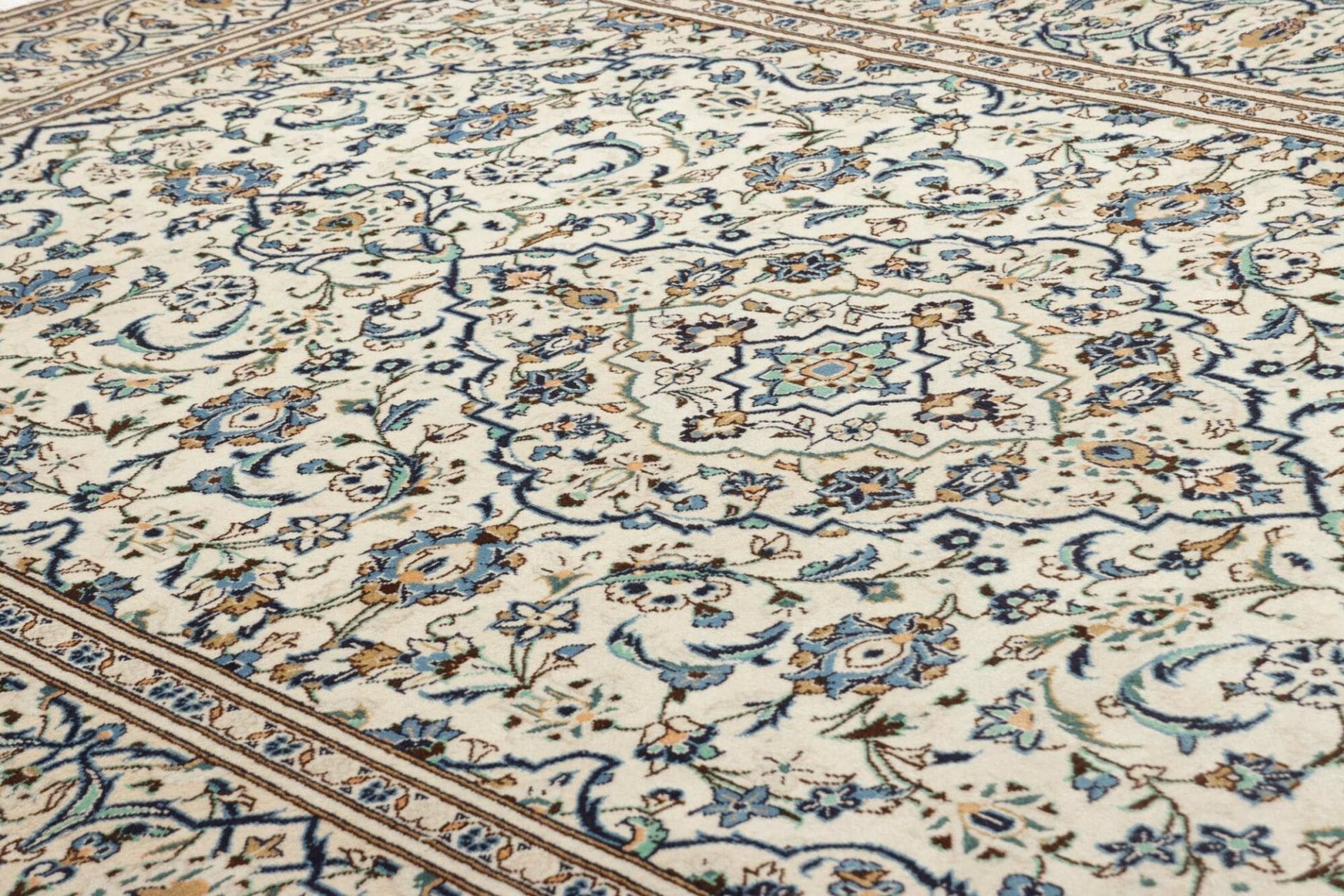 Kashan Perserteppich aus Iran, 196 × 308 cm