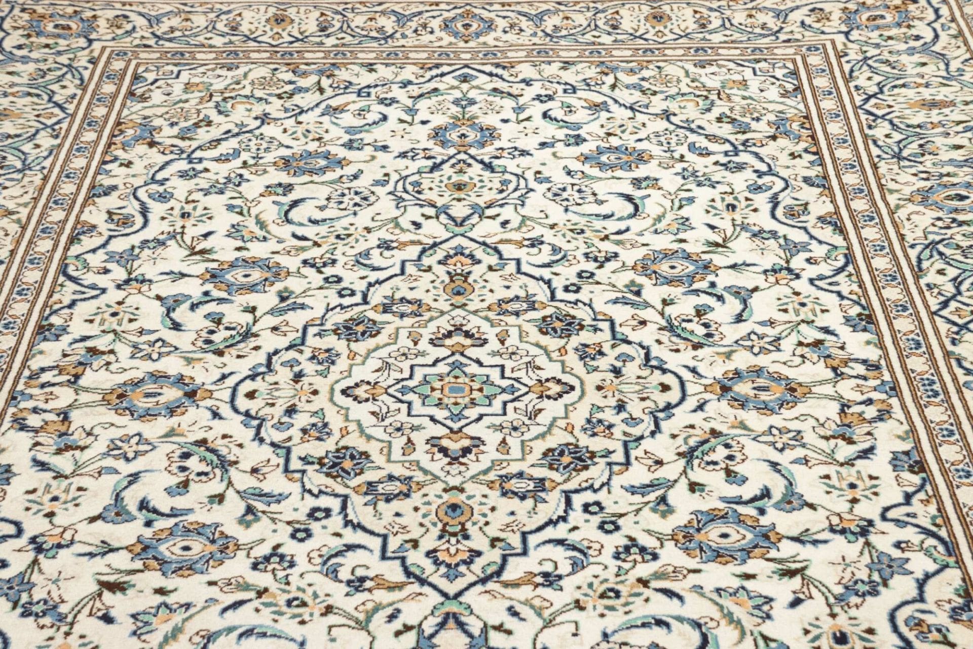 Kashan Perserteppich aus Iran, 196 × 308 cm
