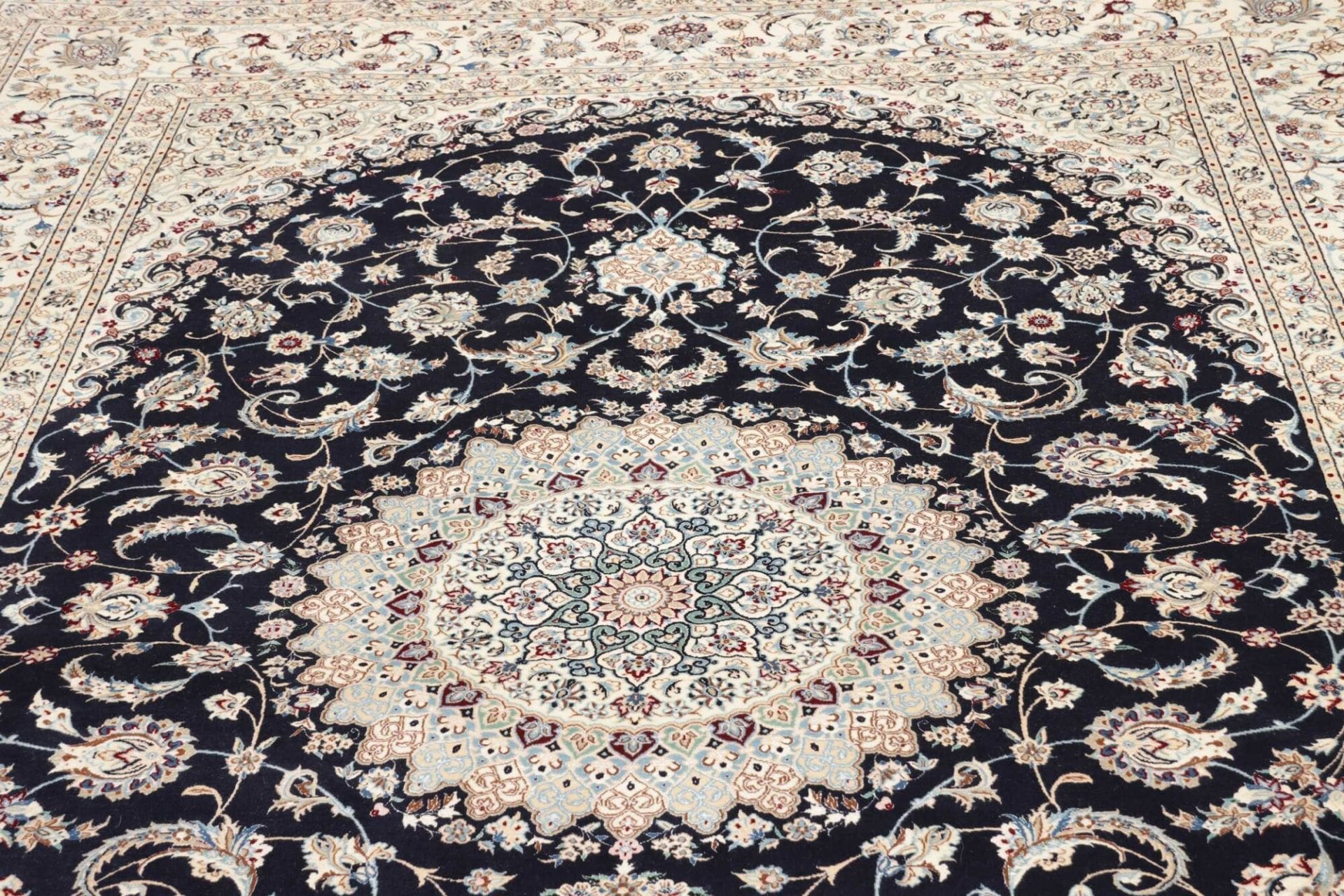 Nain Perserteppich 206 × 306 cm aus Wolle, handgeknüpft