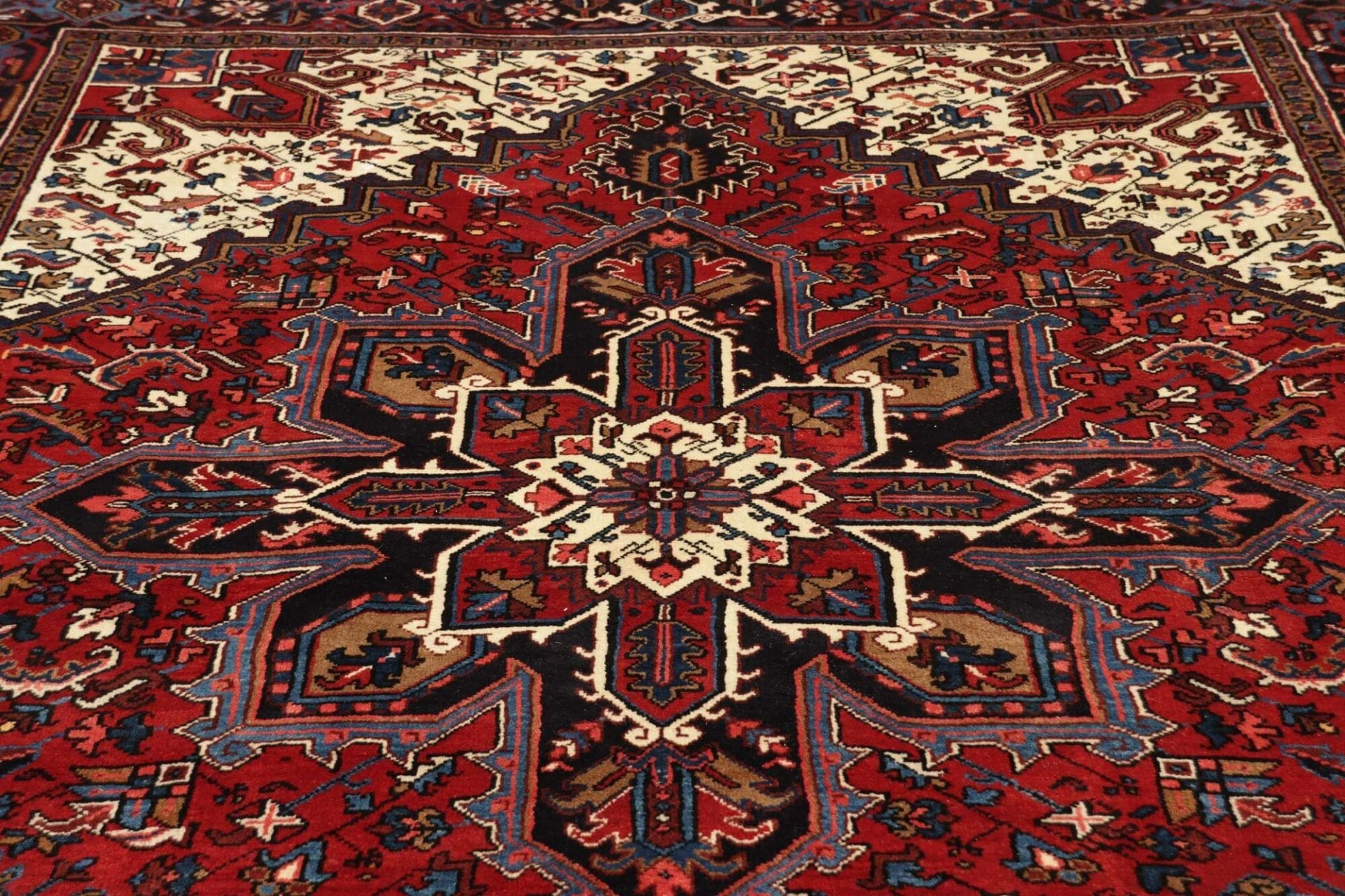 Heriz Perserteppich aus Iran, 215 × 300 cm