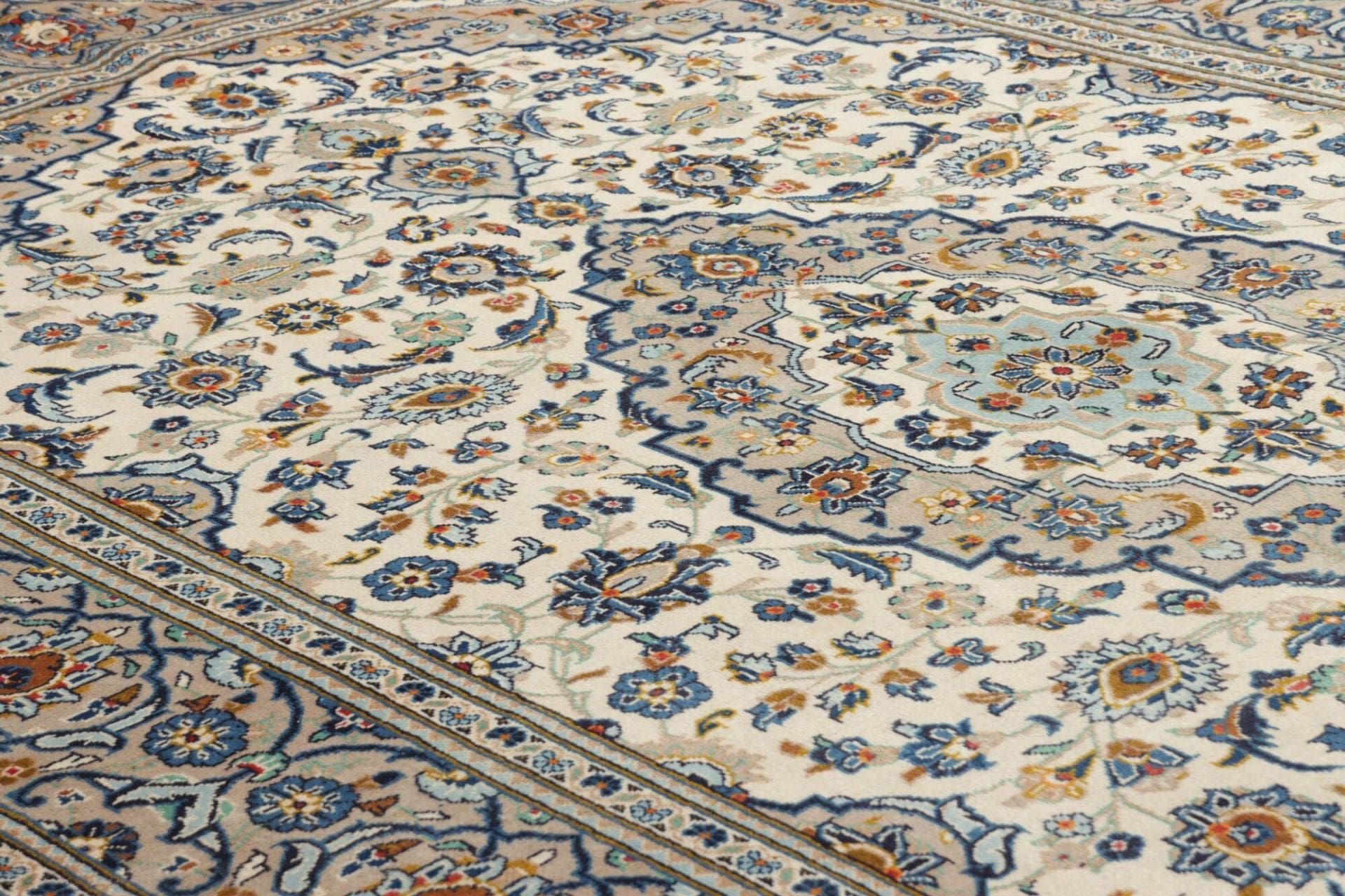 Kashan Perserteppich aus Iran, 197 × 307 cm