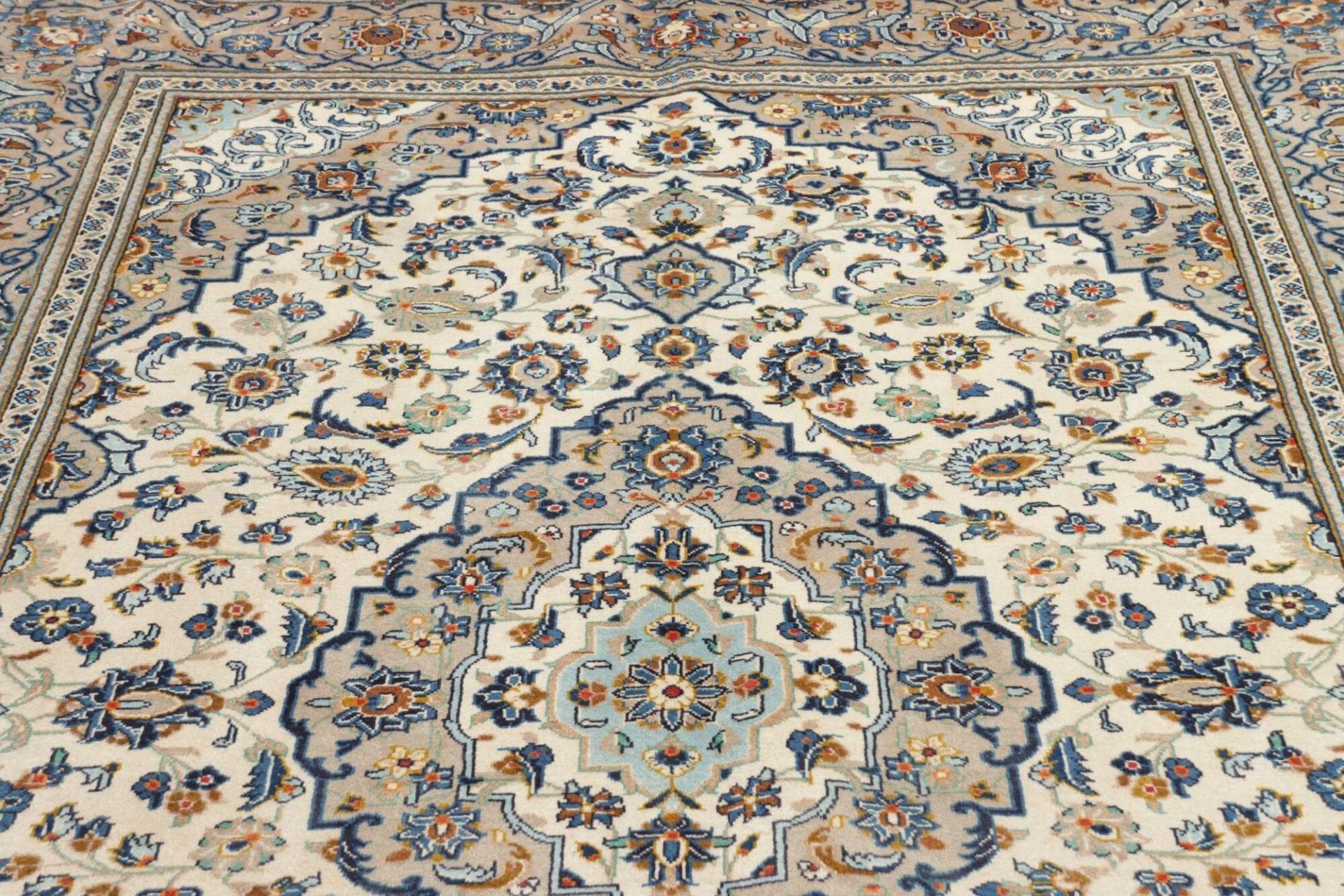Kashan Perserteppich aus Iran, 197 × 307 cm