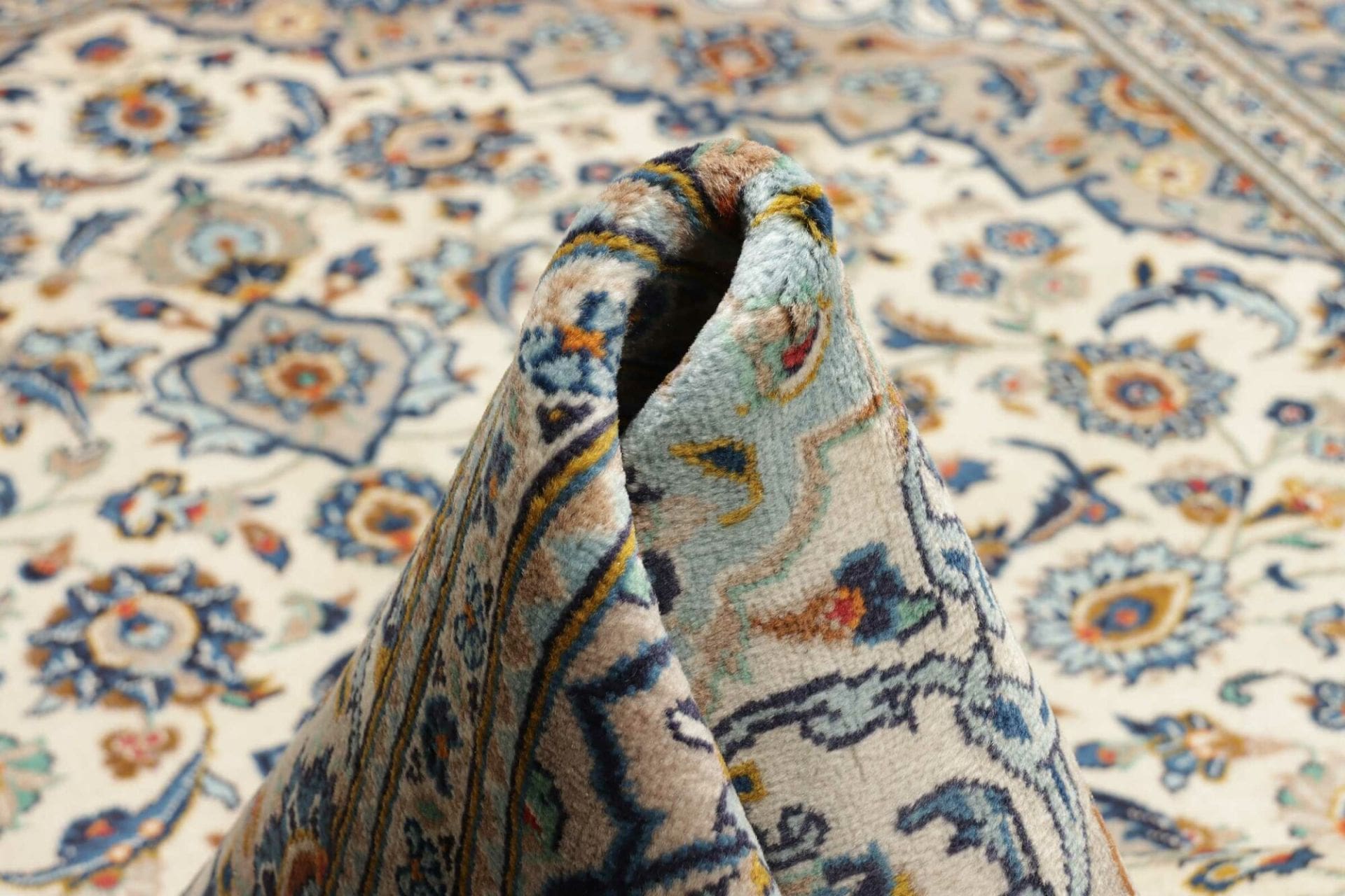 Kashan Perserteppich aus Iran, 197 × 307 cm