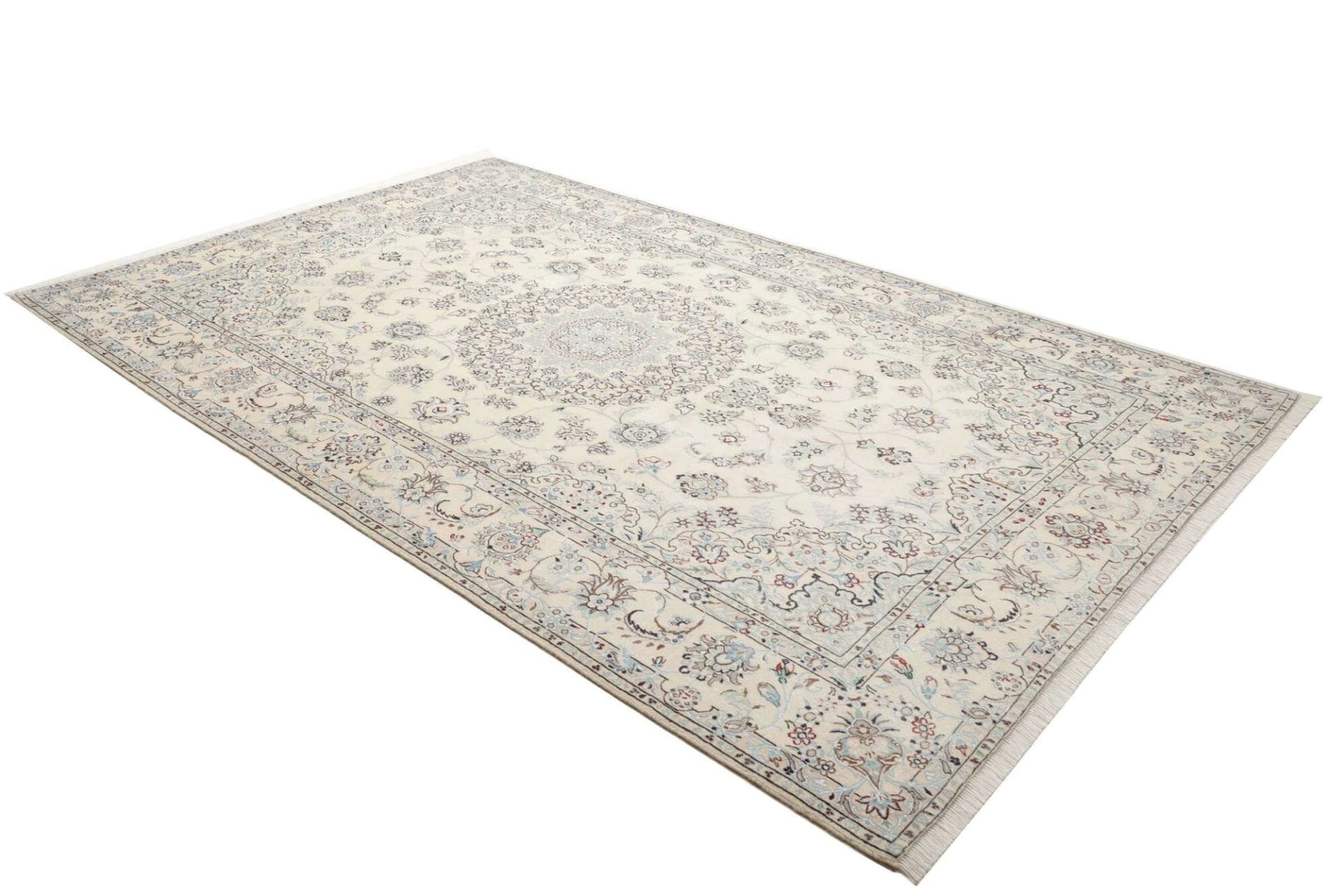 Handgeknüpfter Nain Perserteppich 196 × 312 cm