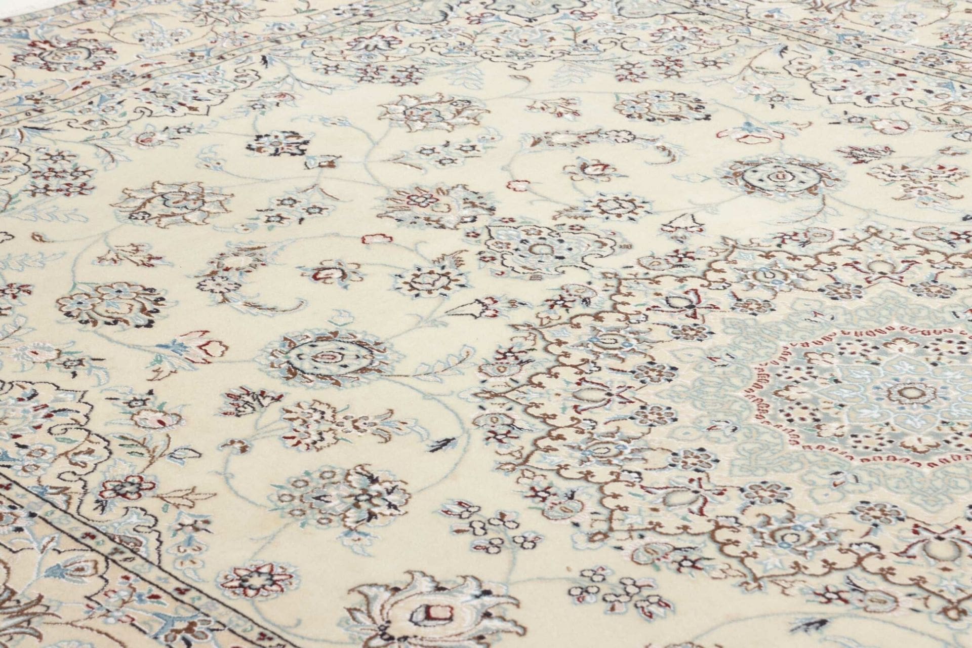 Handgeknüpfter Nain Perserteppich 196 × 312 cm