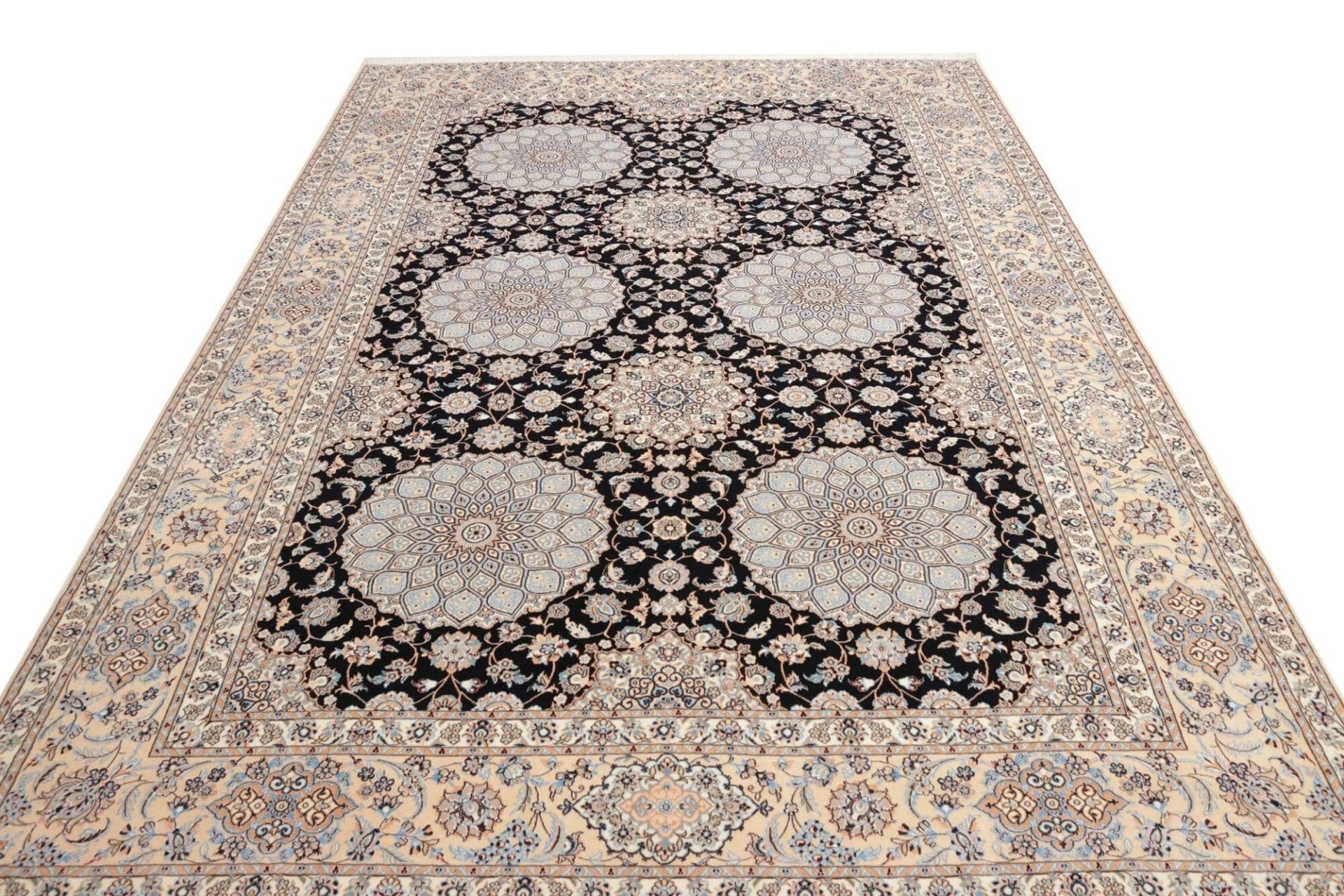 Nain Perserteppich aus Iran, 220 × 316 cm
