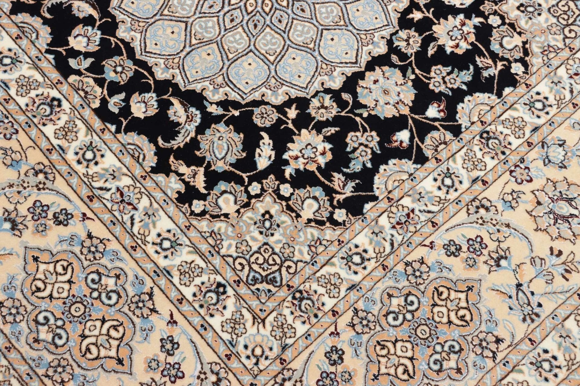 Nain Perserteppich aus Iran, 220 × 316 cm