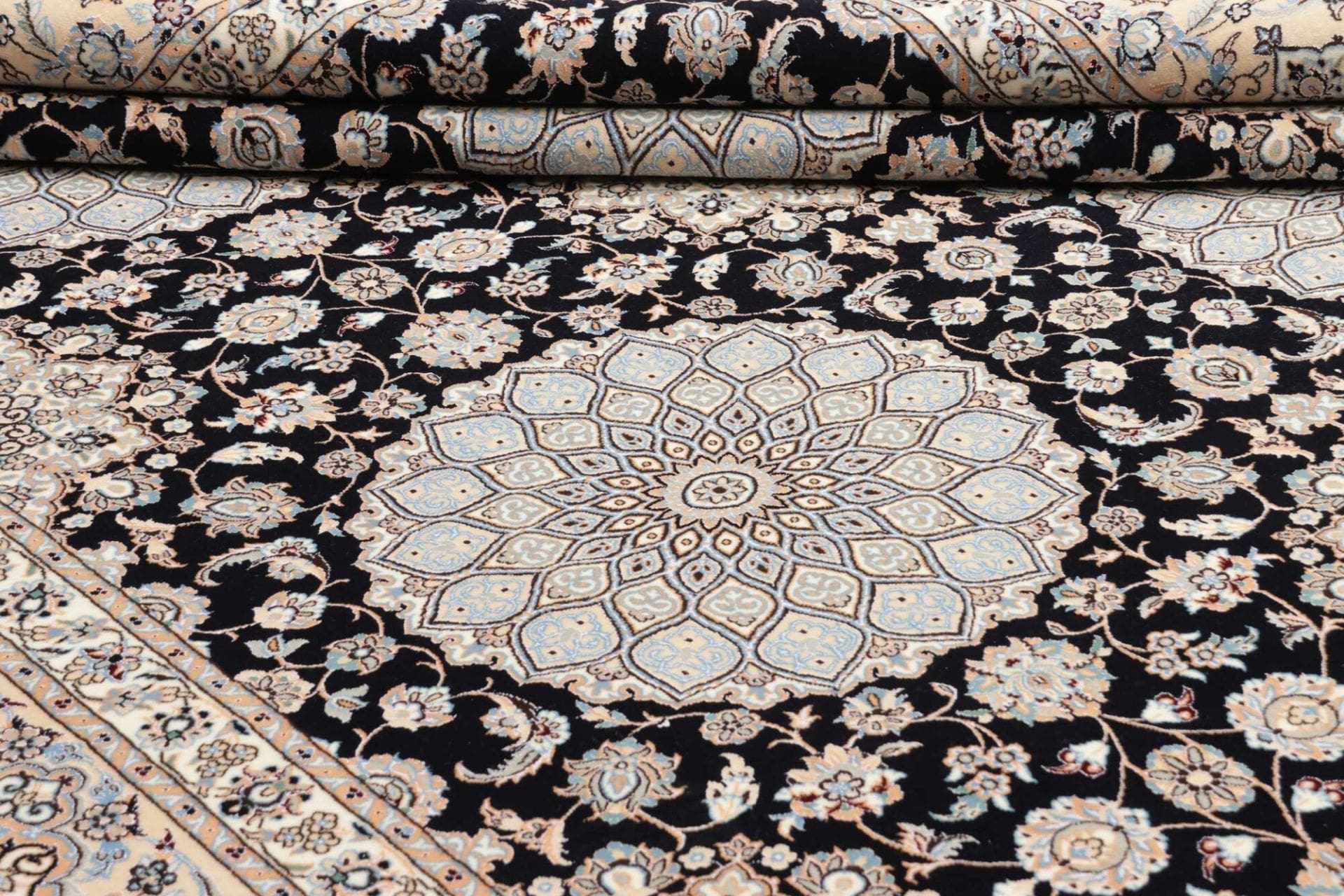 Nain Perserteppich aus Iran, 220 × 316 cm