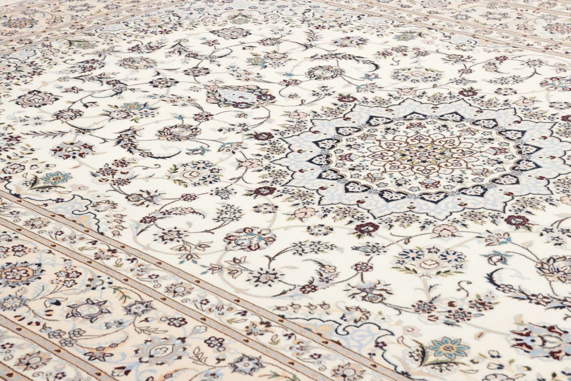 Nain Perserteppich aus Iran, 210 × 310 cm