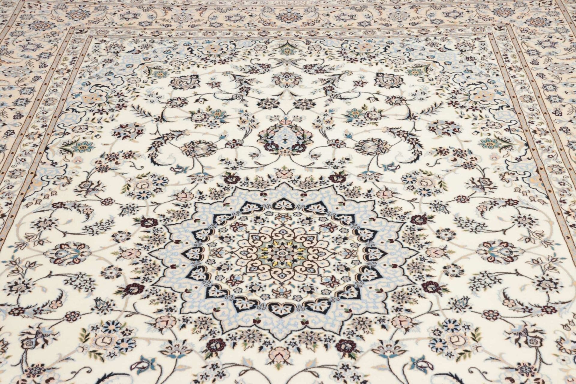 Nain Perserteppich aus Iran, 210 × 310 cm