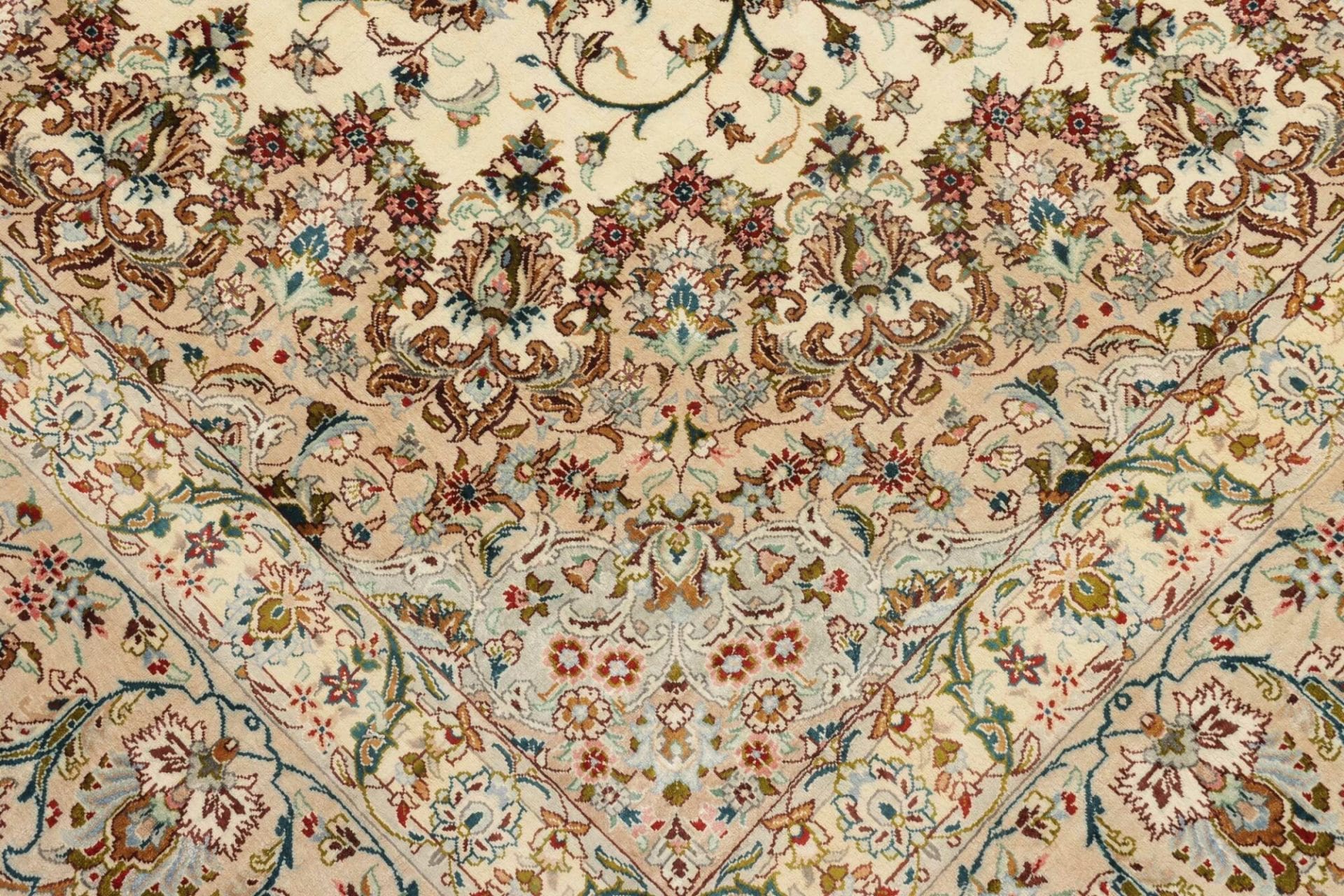 Ghom Perserteppich 196 × 298 cm aus Seide, handgeknüpft