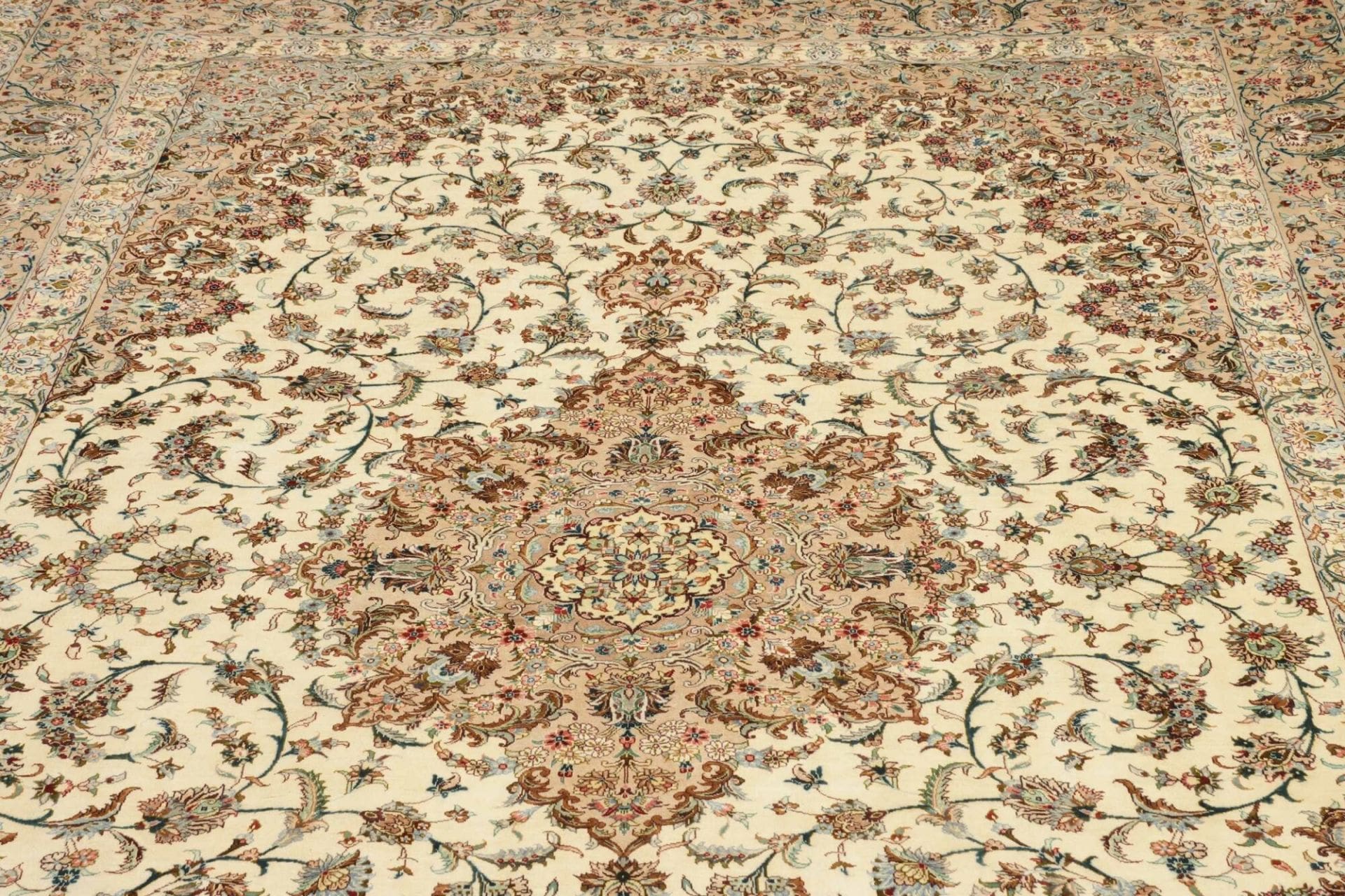 Ghom Perserteppich 196 × 298 cm aus Seide, handgeknüpft
