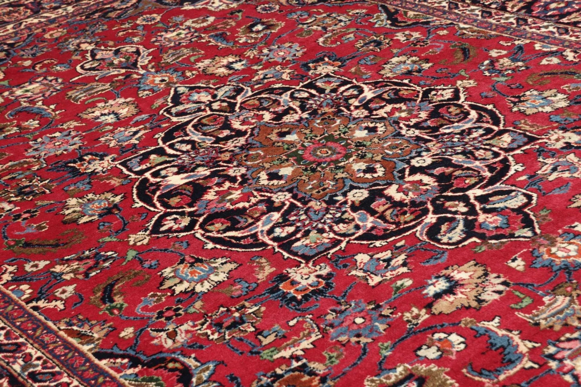 Mashhad Perserteppich aus Iran, 207 × 325 cm