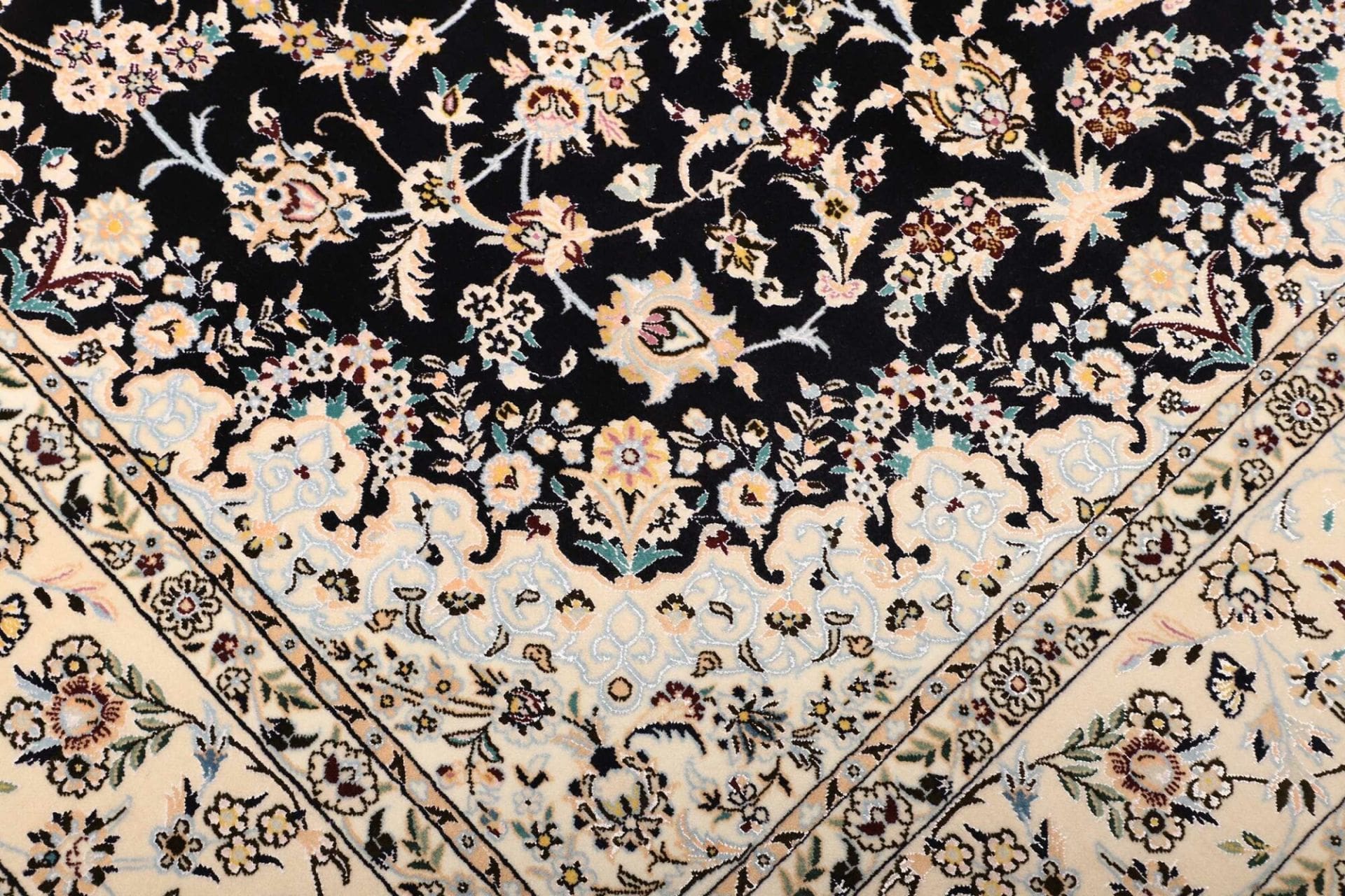Handgeknüpfter Nain Perserteppich 165 × 246 cm