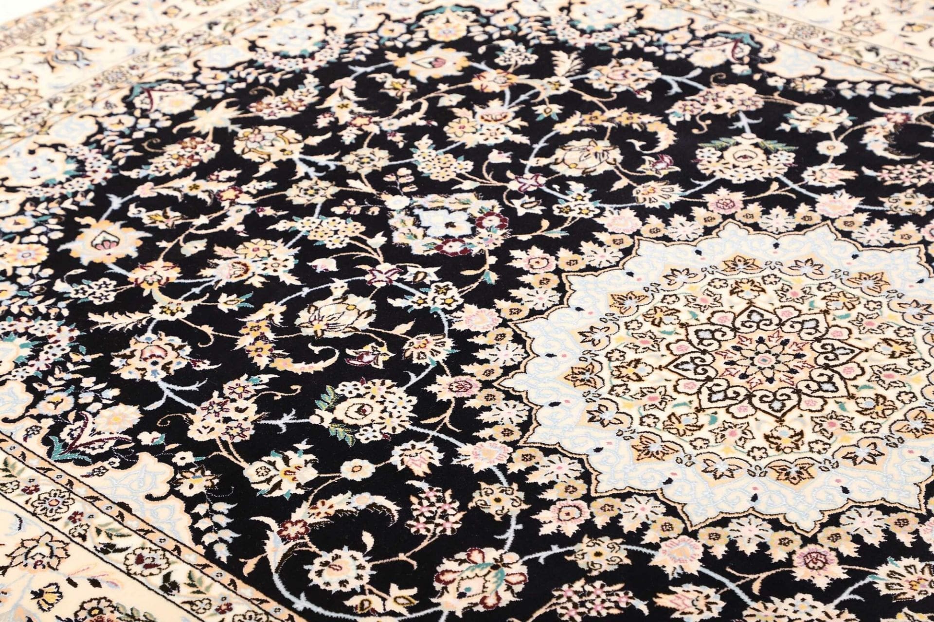 Handgeknüpfter Nain Perserteppich 165 × 246 cm
