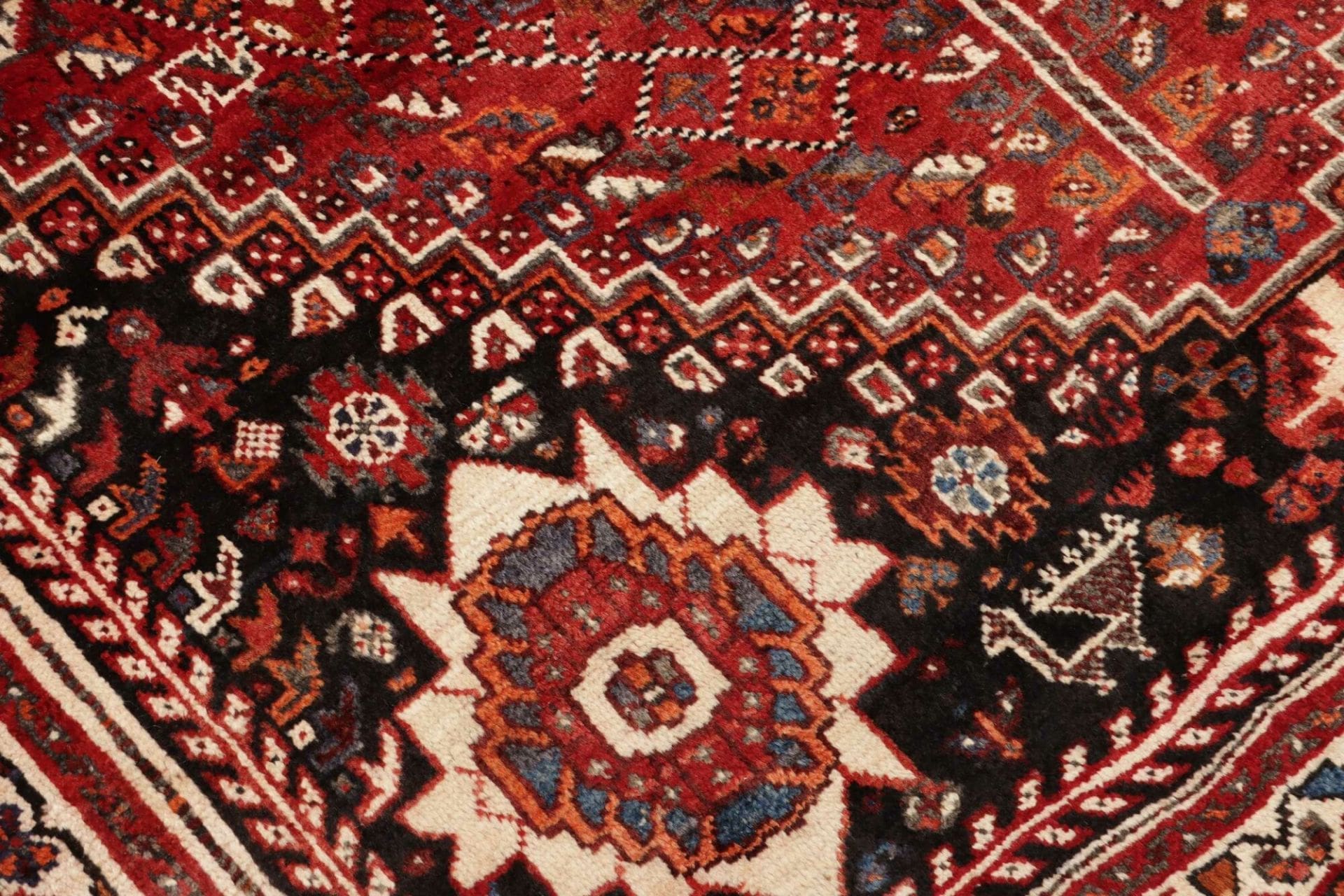 Handgeknüpfter Shiraz Perserteppich, 177 × 268 cm, Wolle