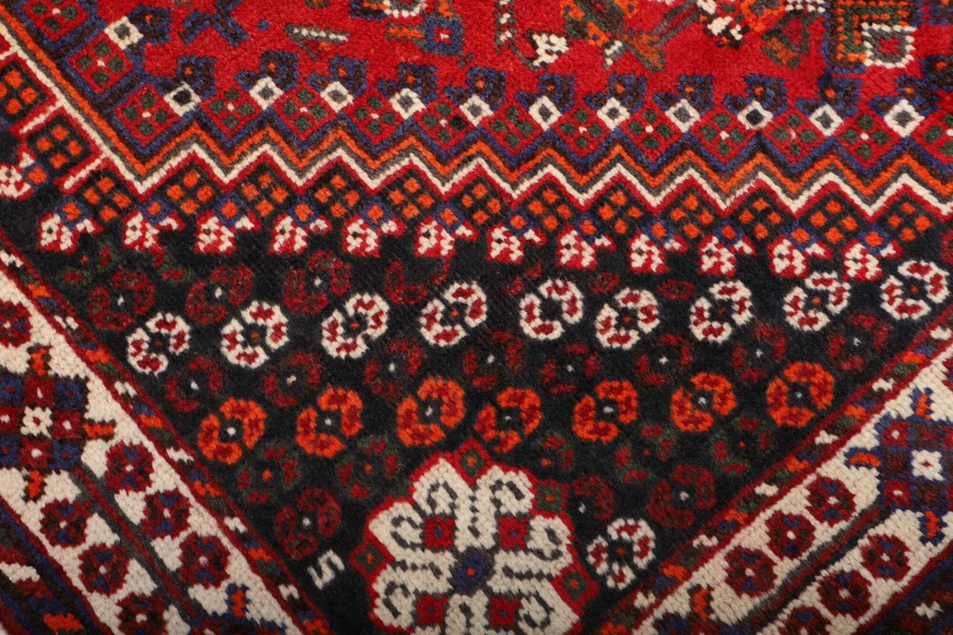 Handgeknüpfter Shiraz Perserteppich 163 × 253 cm