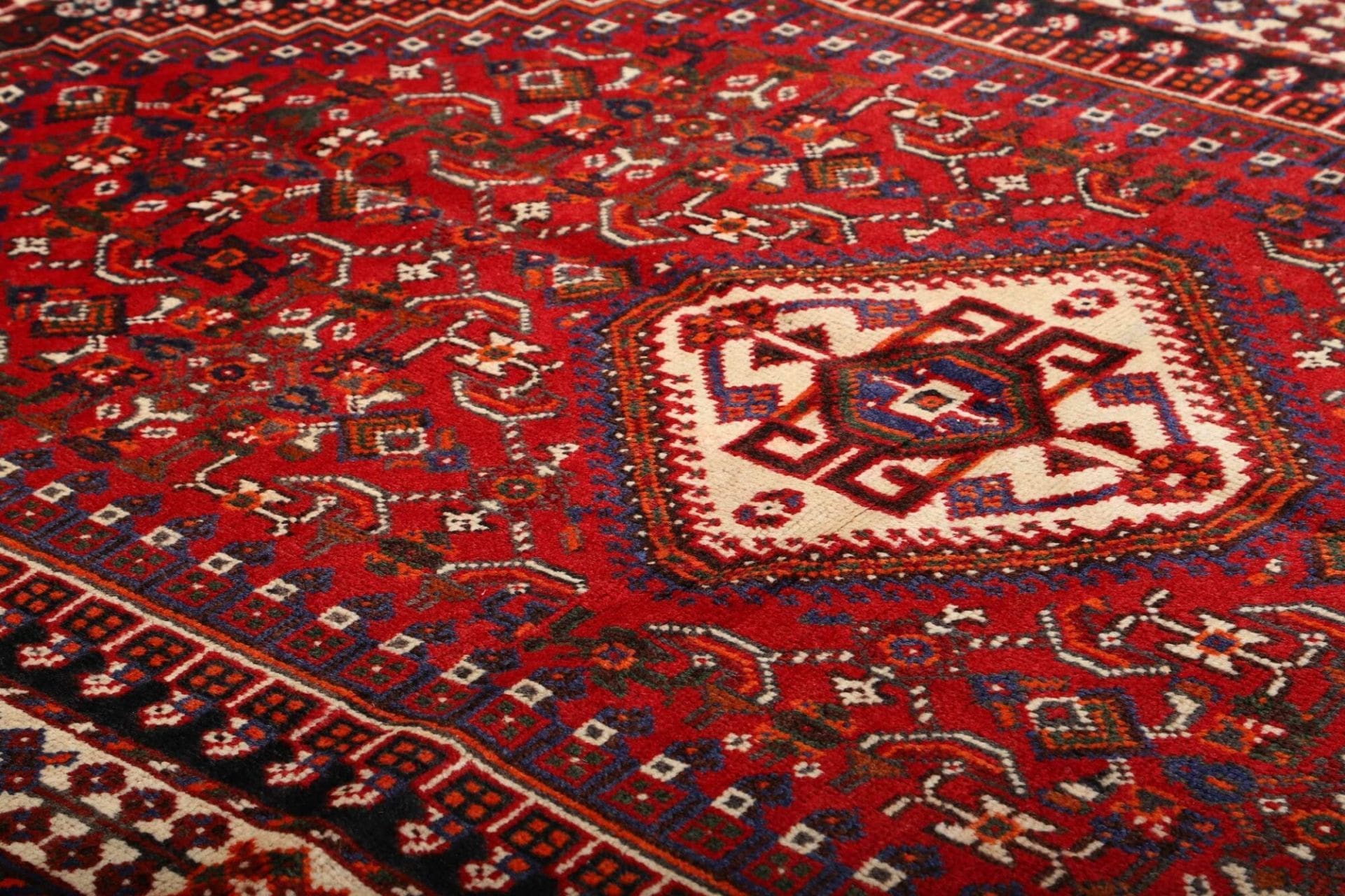 Handgeknüpfter Shiraz Perserteppich 163 × 253 cm