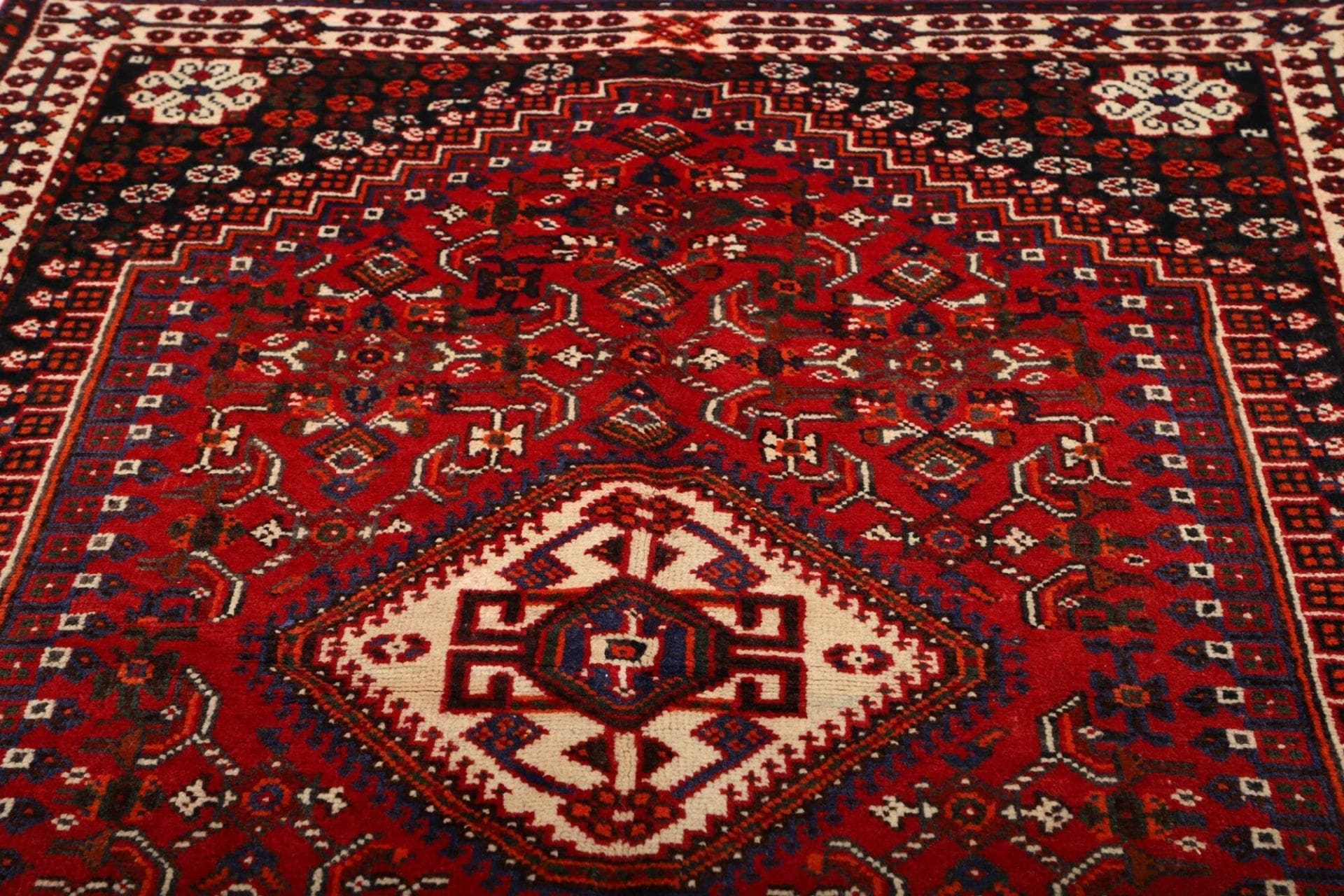 Handgeknüpfter Shiraz Perserteppich 163 × 253 cm