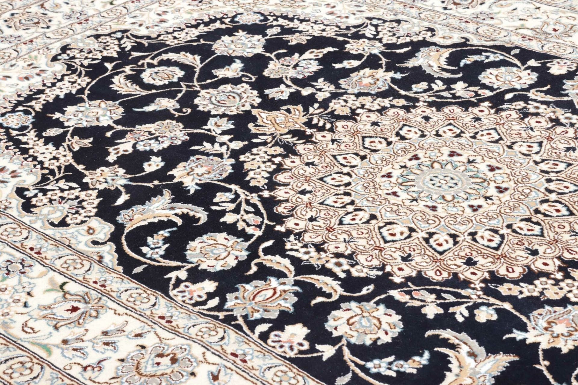 Nain Perserteppich 157 × 244 cm aus Wolle, handgeknüpft