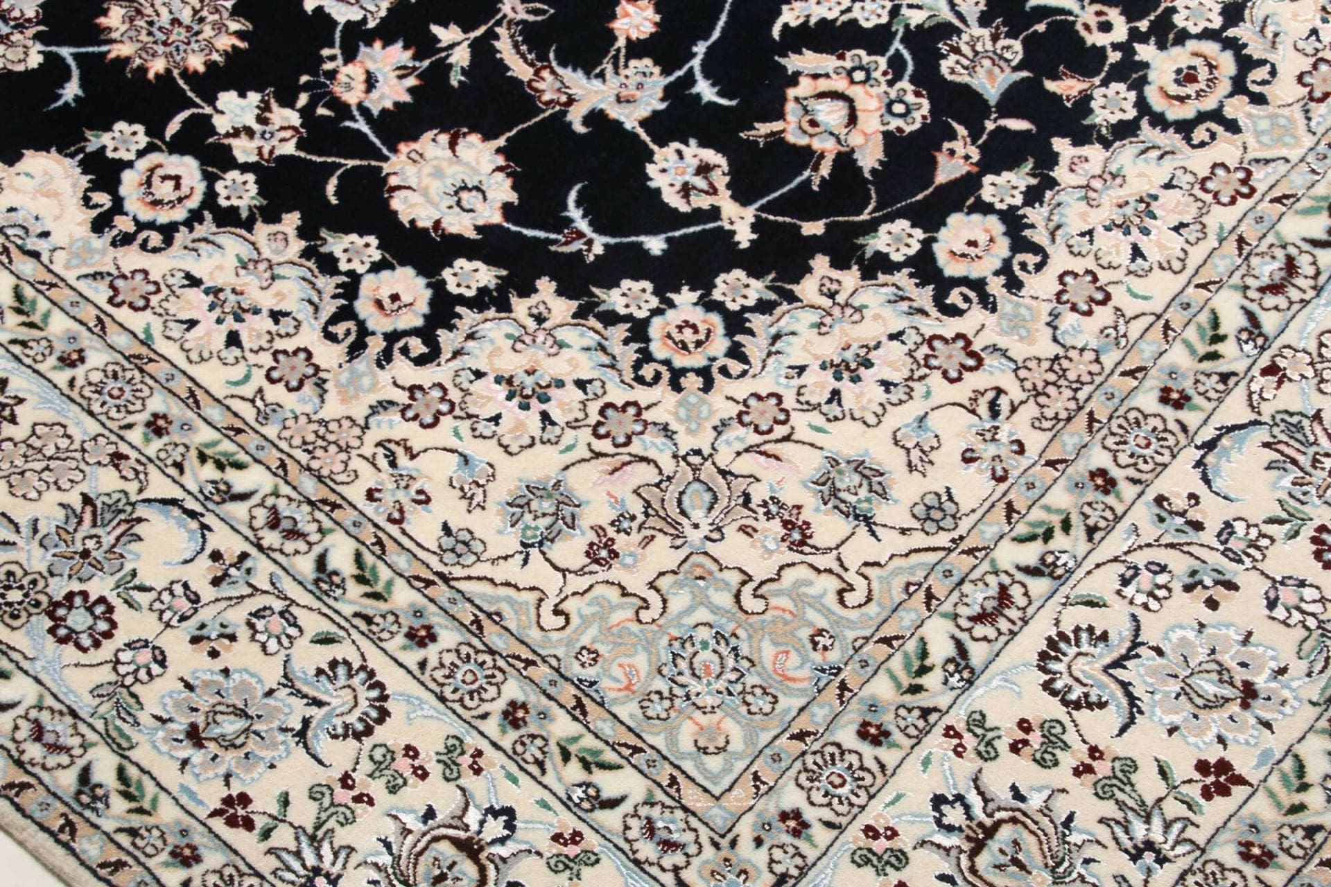 Nain Perserteppich aus Iran, 160 × 237 cm