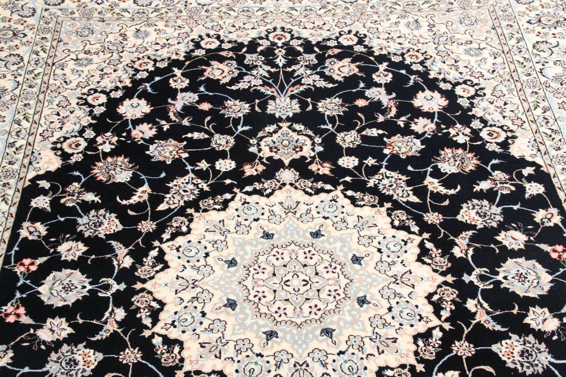 Nain Perserteppich aus Iran, 160 × 237 cm