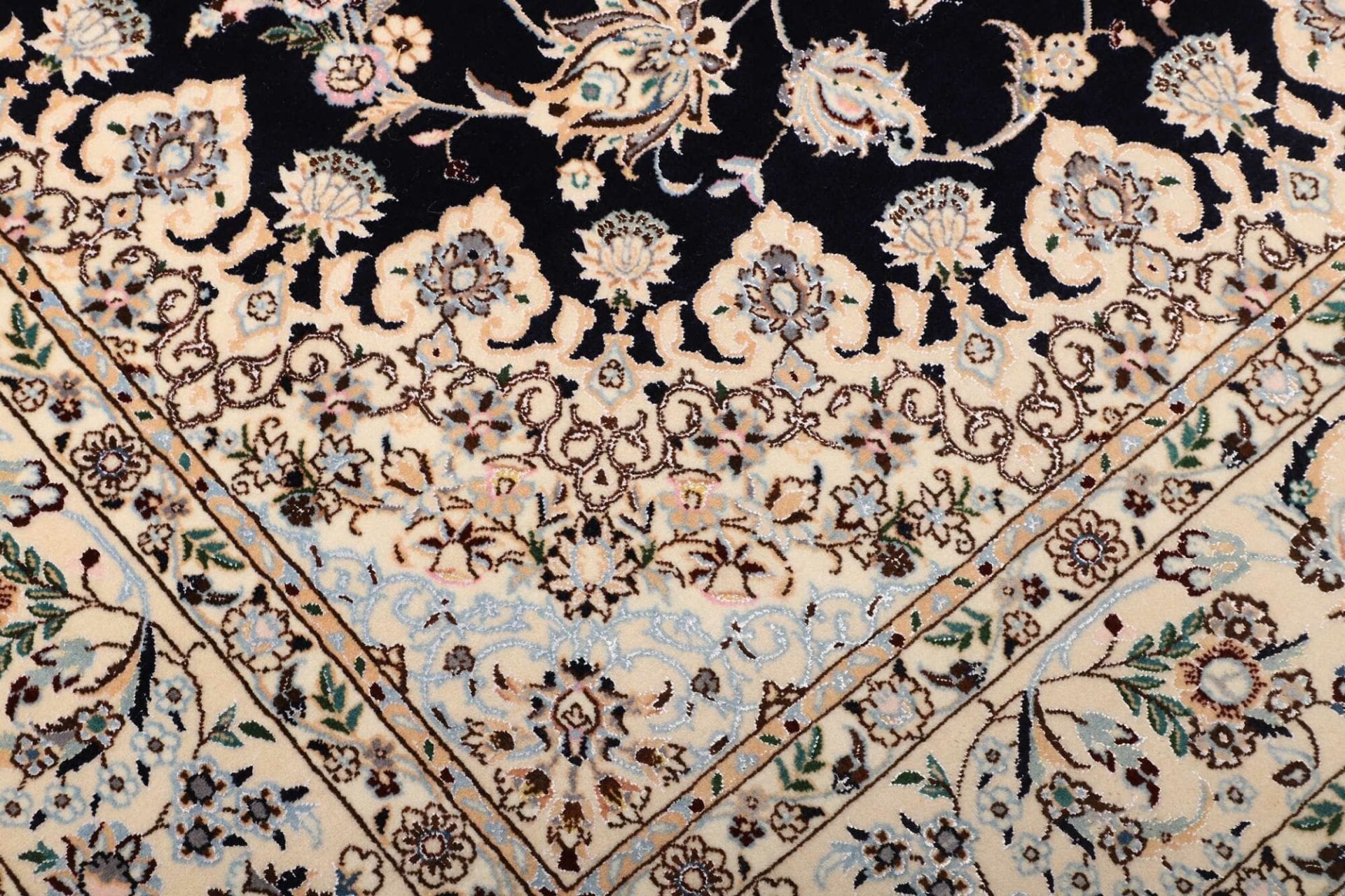 Nain Perserteppich aus Iran, 161 × 231 cm