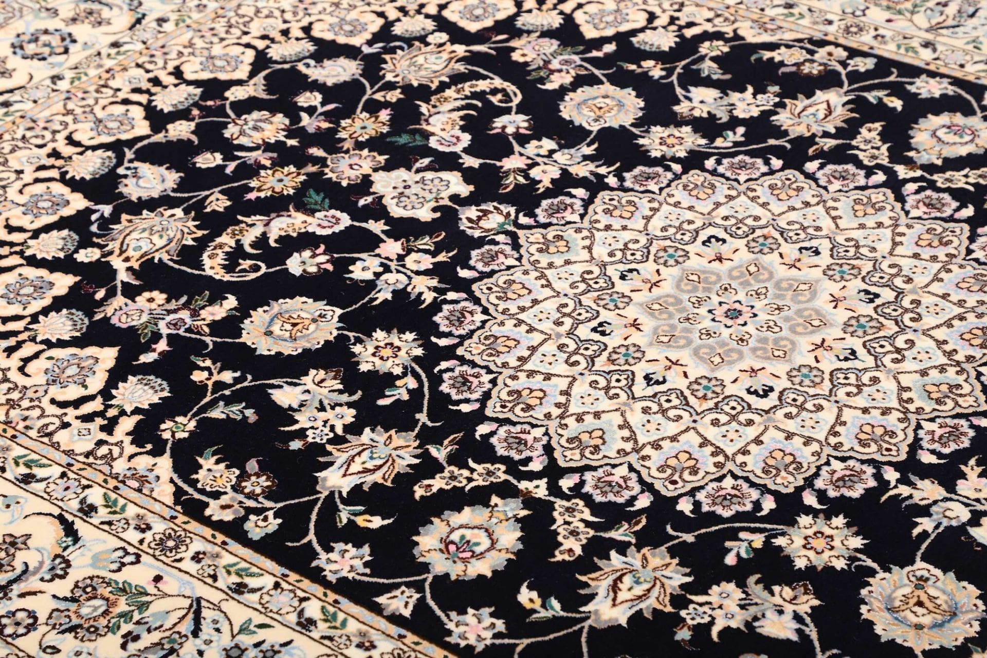 Nain Perserteppich aus Iran, 161 × 231 cm